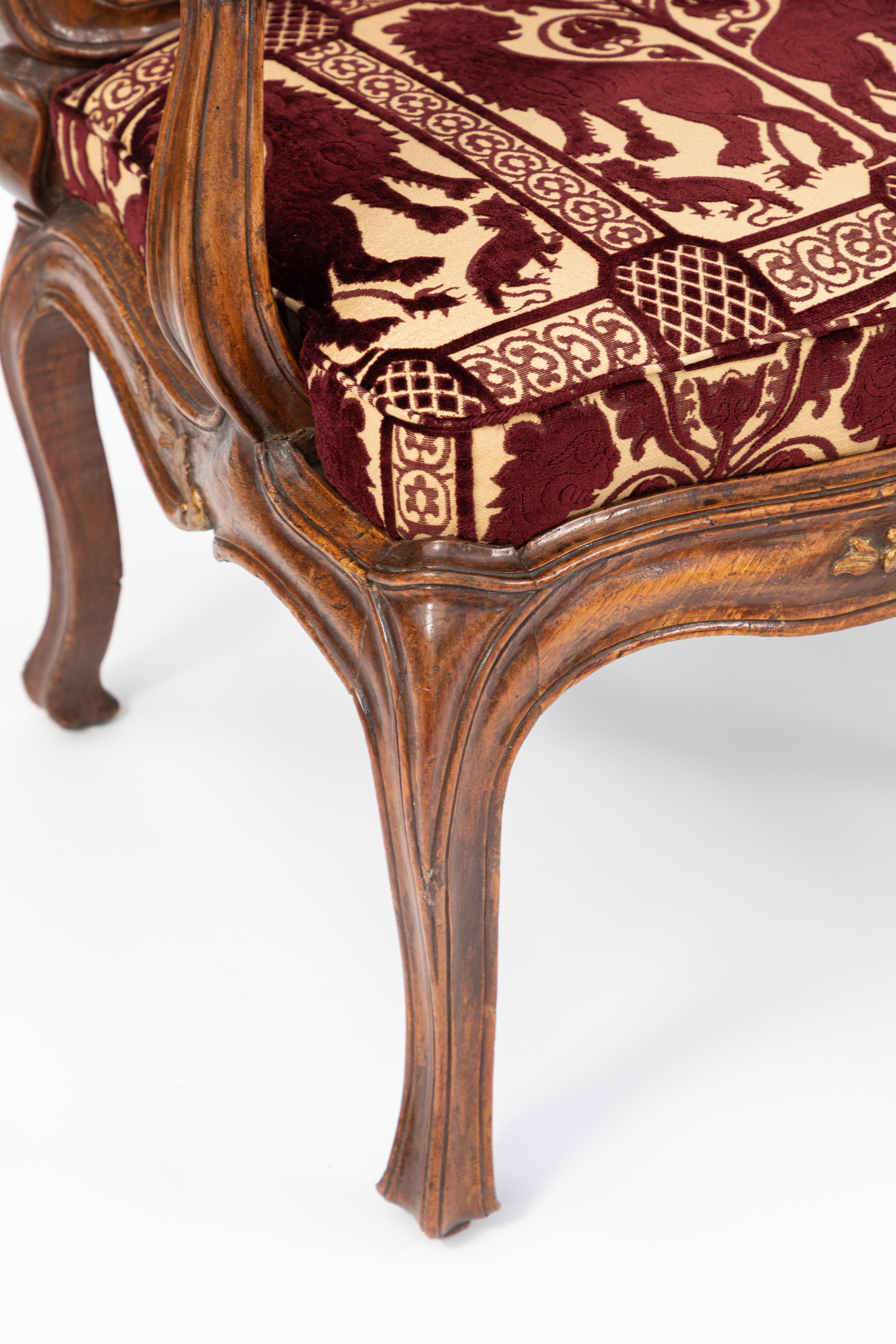 18th Century and Earlier Pair of 18th Century Venetian Walnut Armchairs For Sale
