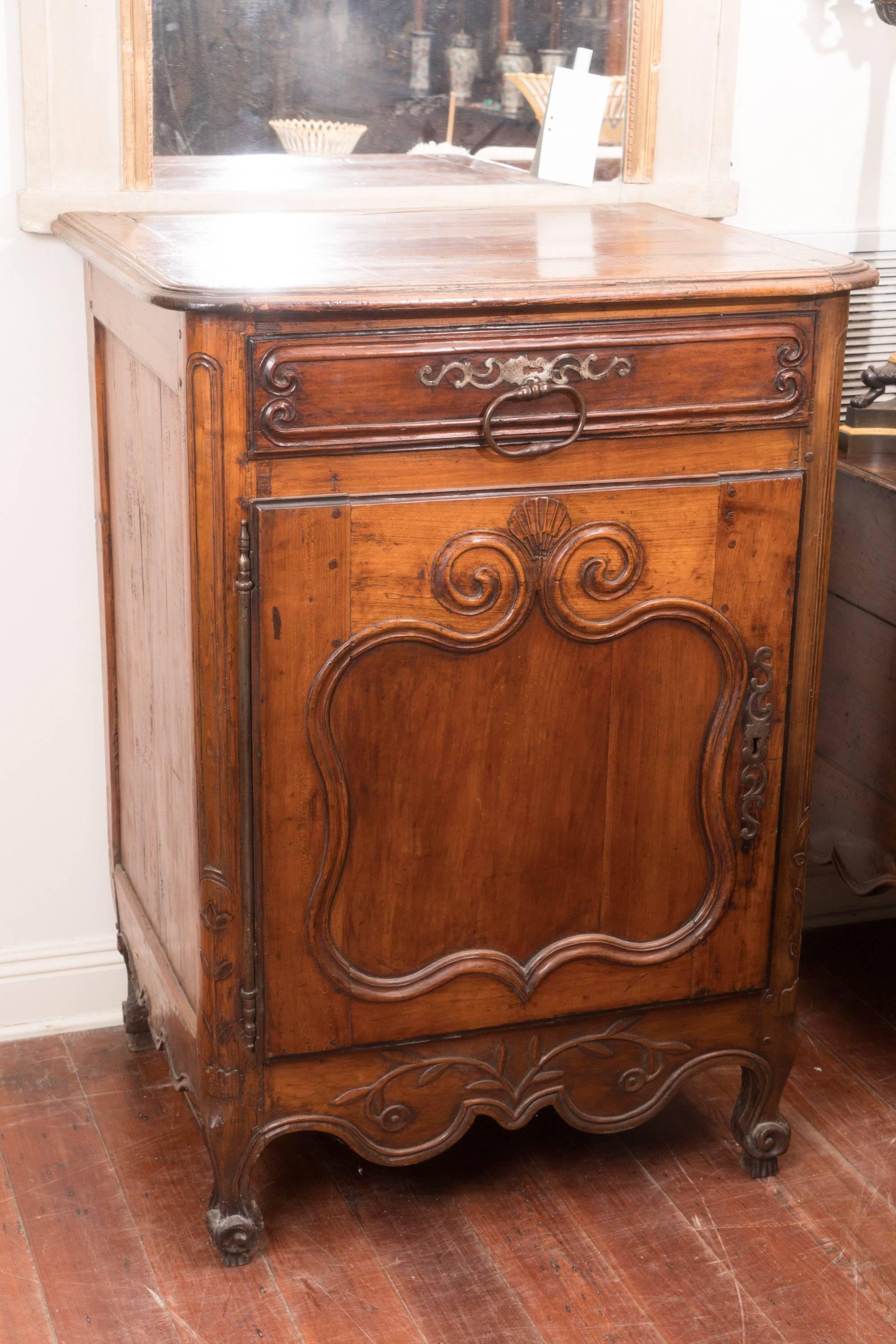 Pair of 18th Century Walnut Buffets In Good Condition For Sale In New Orleans, LA