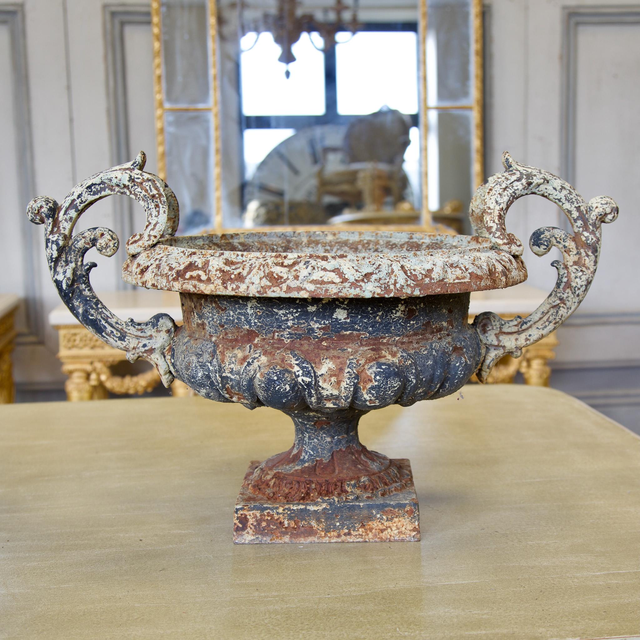 Pair of 19 Century Cast Iron Urns In Good Condition For Sale In London, Park Royal