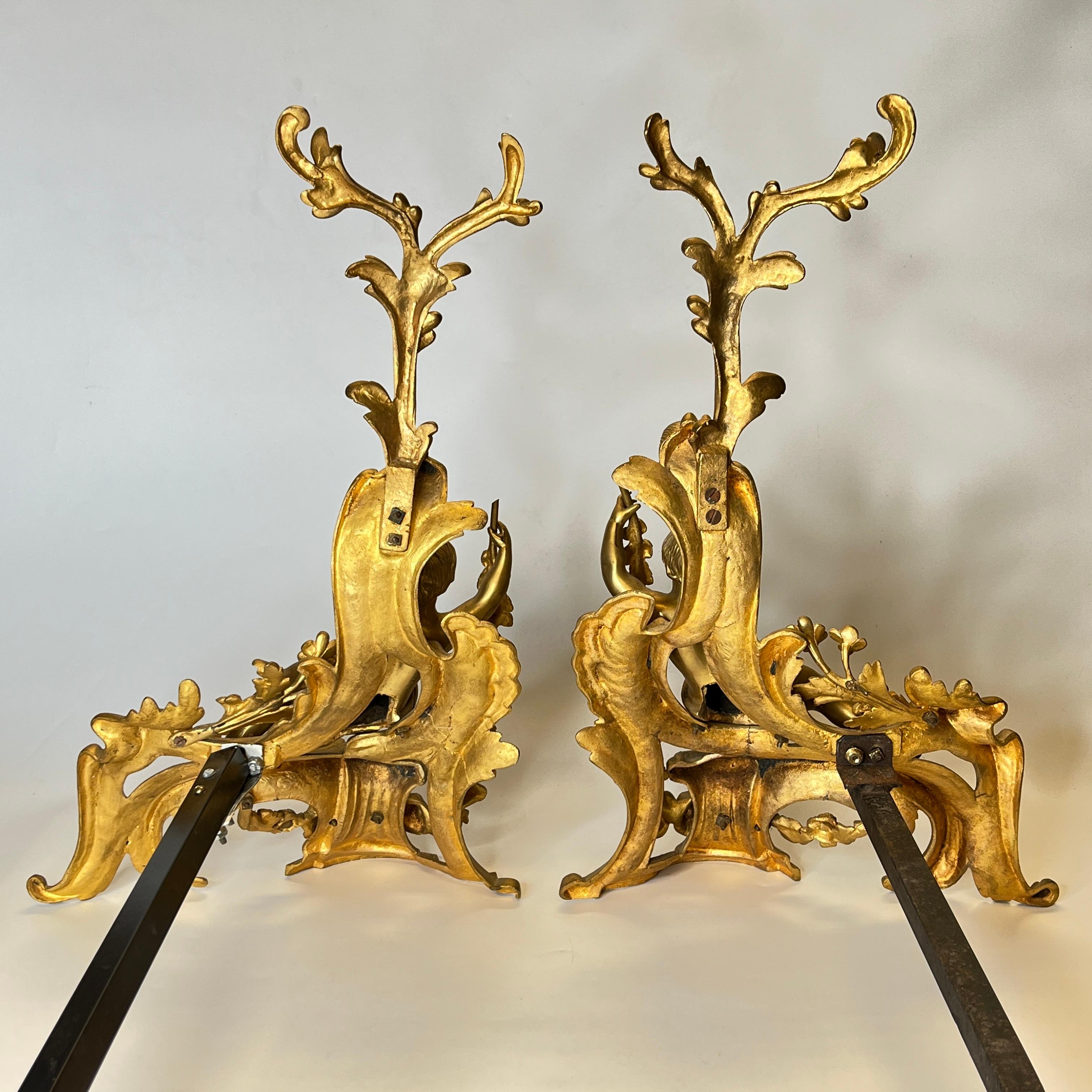Paar französische vergoldete Bronze-Cherub-Motiv-Figuren im Louis-XVI.-Stil des 19. Jahrhunderts im Angebot 10