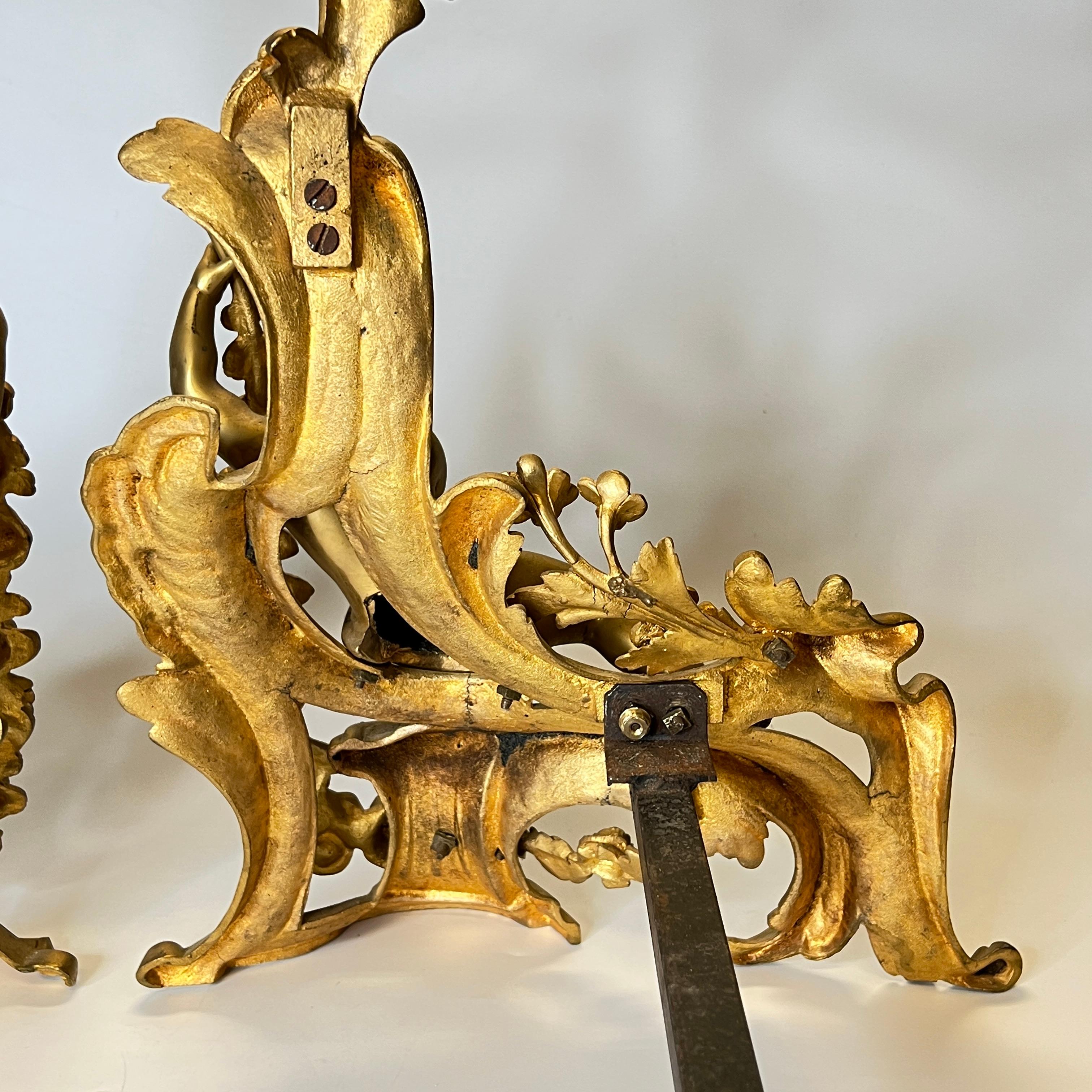 Paar französische vergoldete Bronze-Cherub-Motiv-Figuren im Louis-XVI.-Stil des 19. Jahrhunderts im Angebot 11