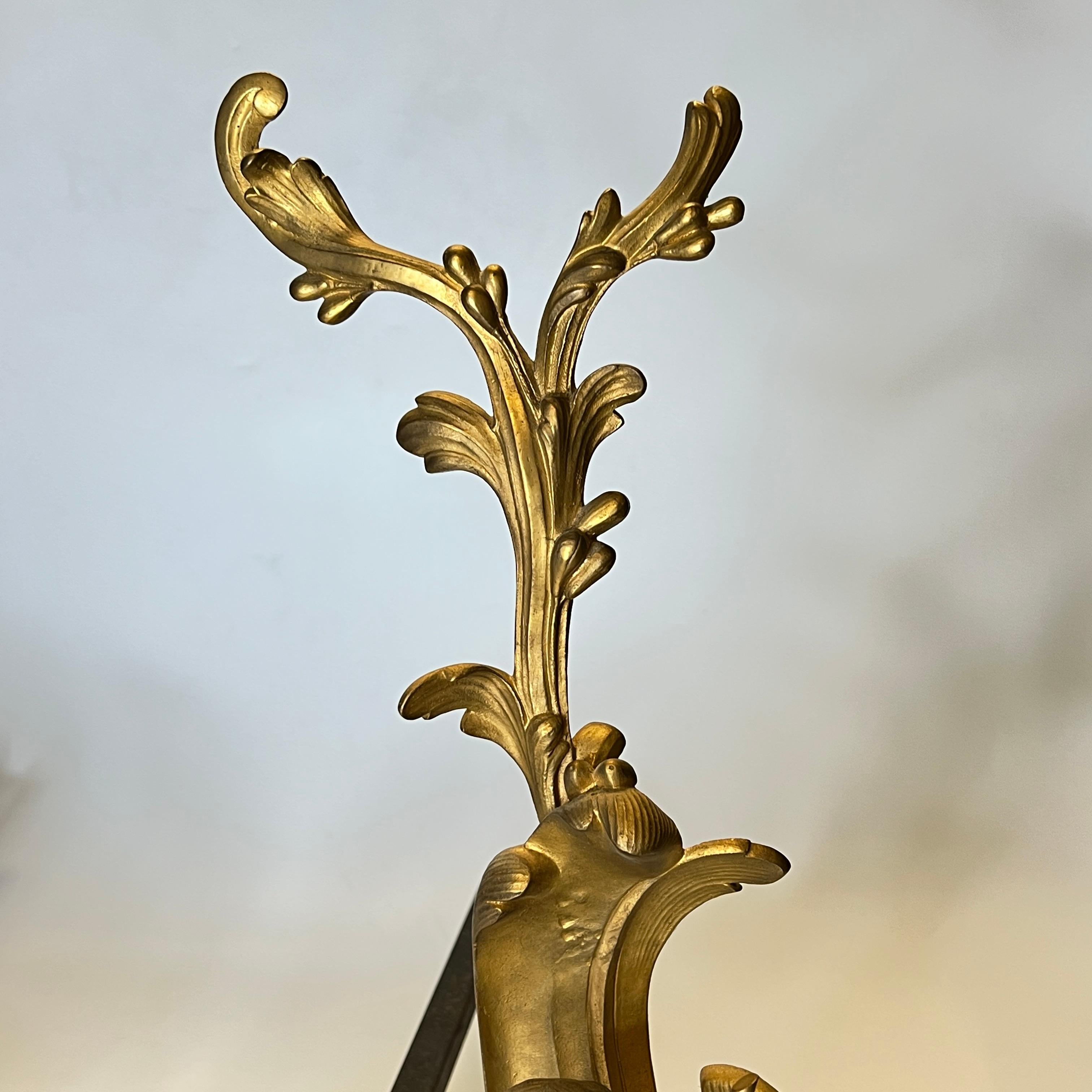 Paar französische vergoldete Bronze-Cherub-Motiv-Figuren im Louis-XVI.-Stil des 19. Jahrhunderts im Zustand „Gut“ im Angebot in New York, NY