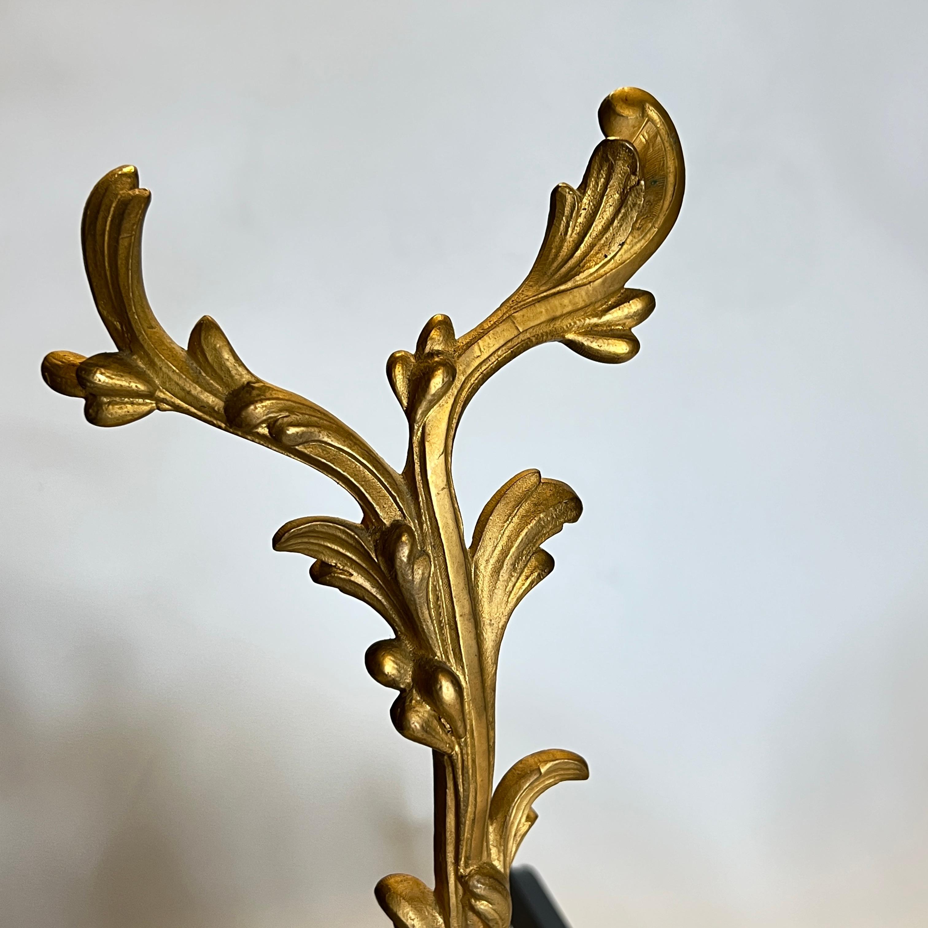 Paar französische vergoldete Bronze-Cherub-Motiv-Figuren im Louis-XVI.-Stil des 19. Jahrhunderts im Angebot 3