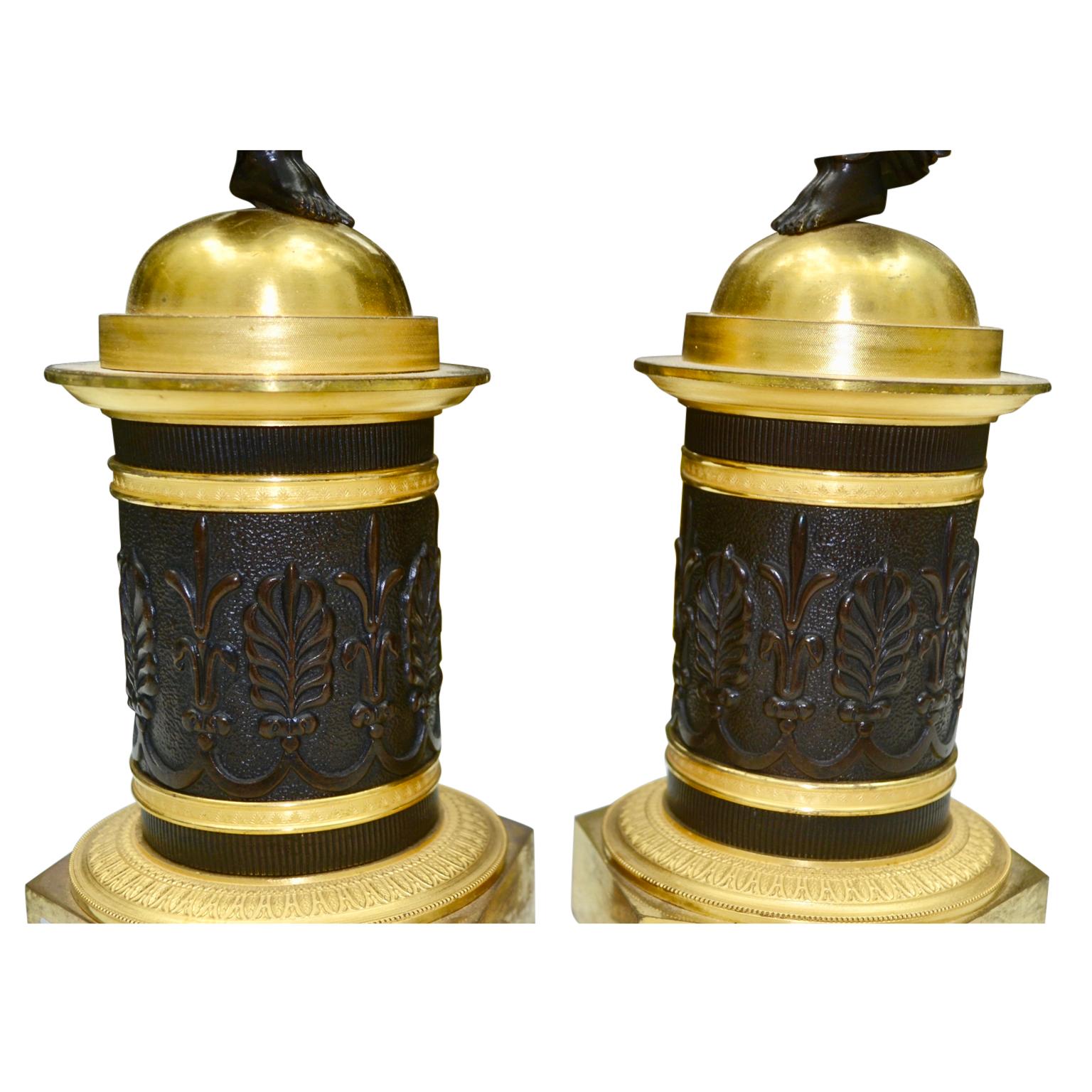 Paar figurale vergoldete und patinierte russische Empire-Figuren des 19. Jahrhunderts  Bronze-Kandelaber im Angebot 2