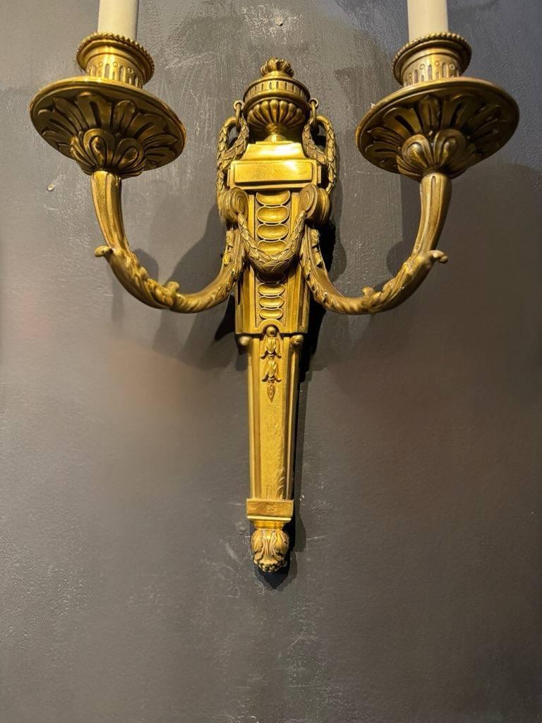 Pareja de candelabros neoclásicos de bronce Caldwell de 1900 en venta 2