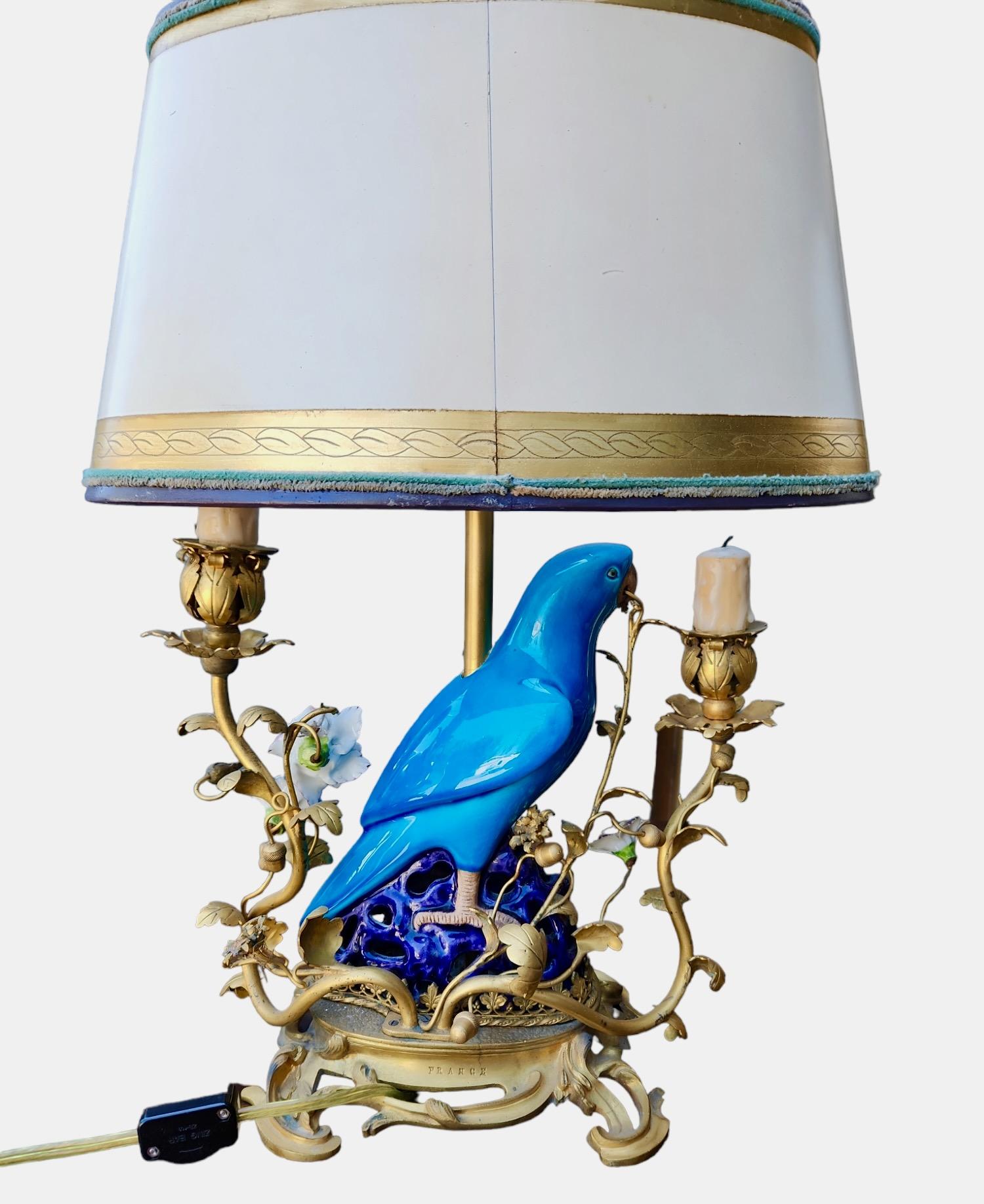 Néoclassique Paire de lampes perroquets françaises montées sur bronze des années 1900 en vente