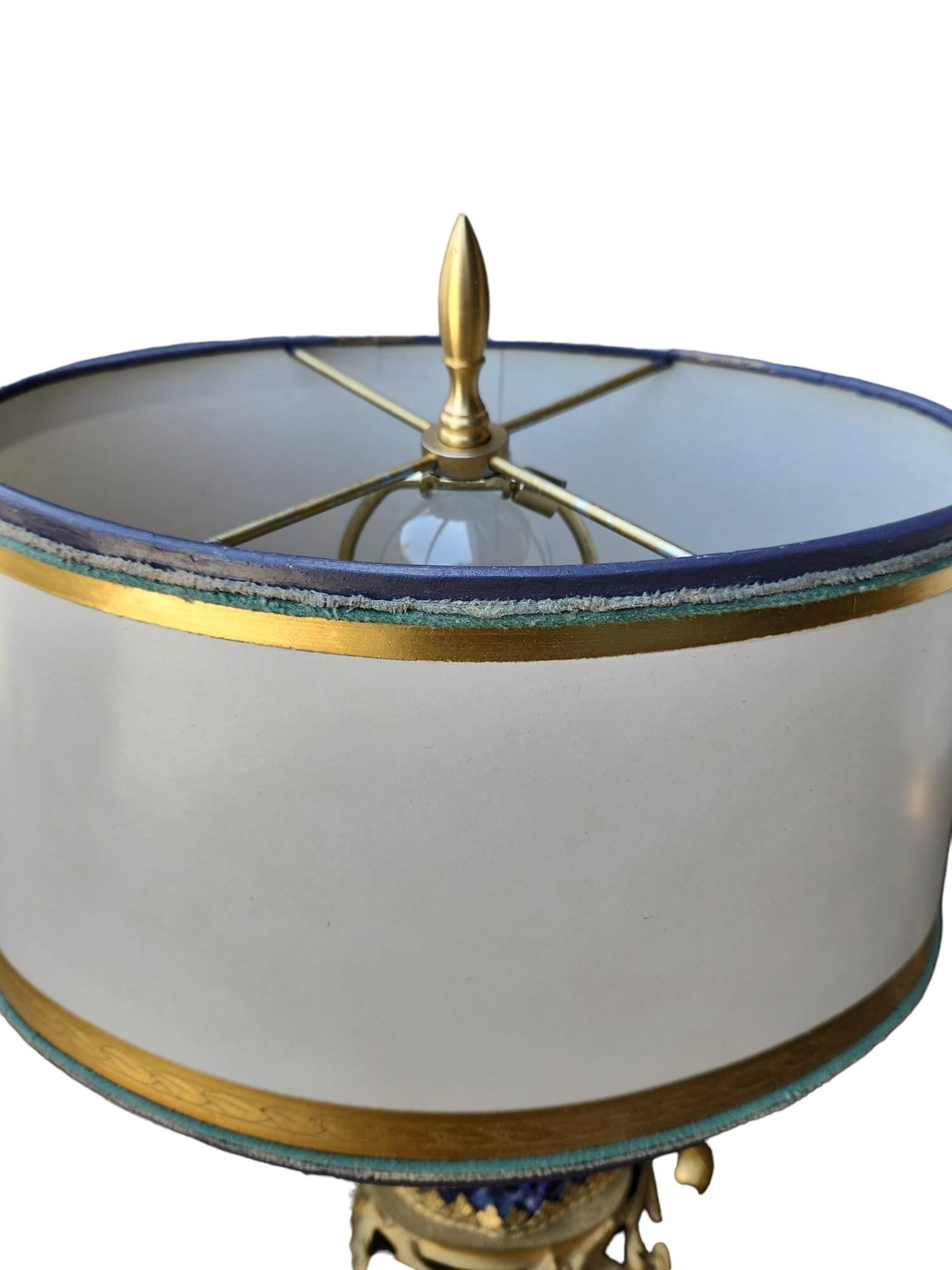 Francese Coppia di lampade a pappagallo francesi del 1900 con montatura in bronzo in vendita