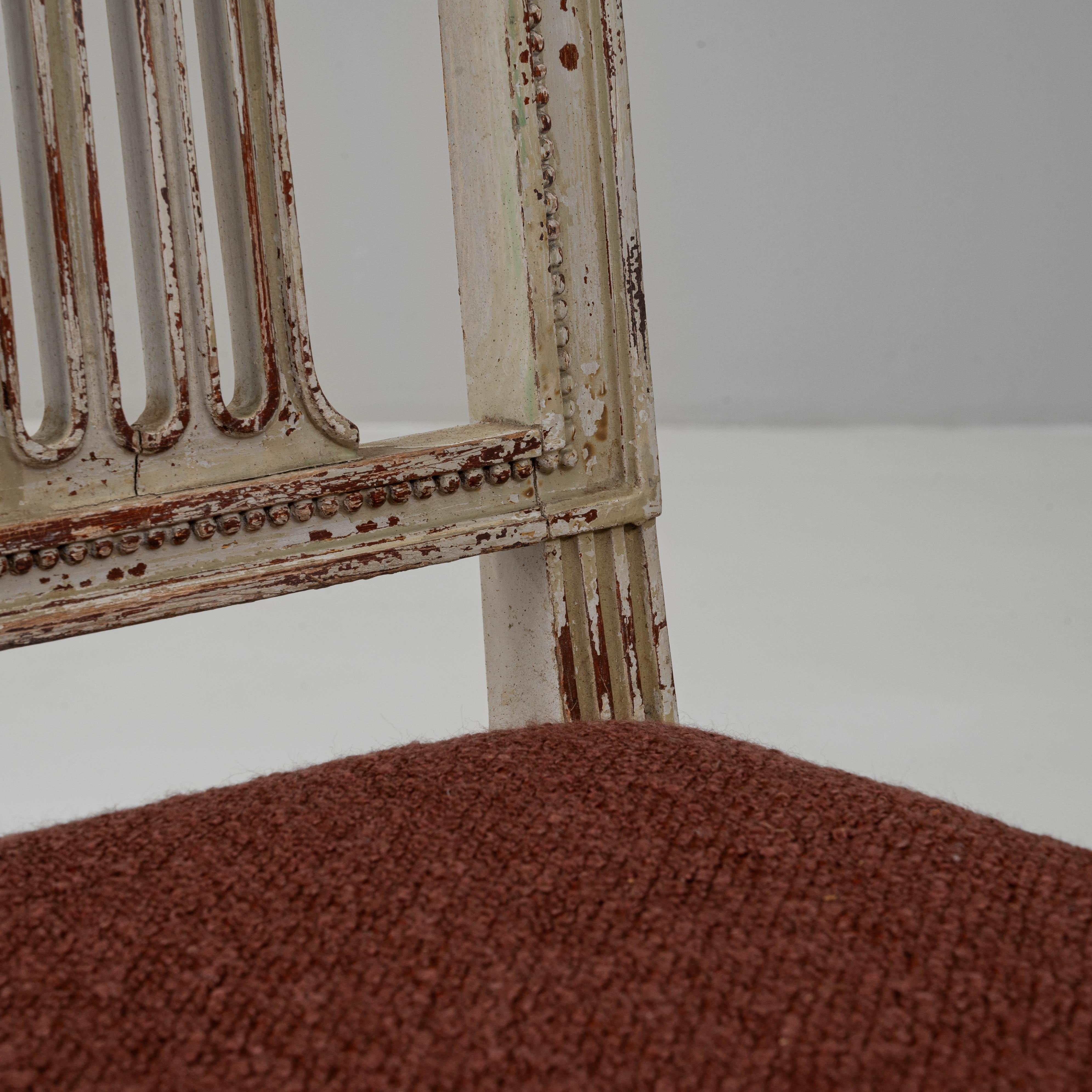 Paar 1900s Französisch Louis XVI Stil patiniert Stühle im Angebot 9