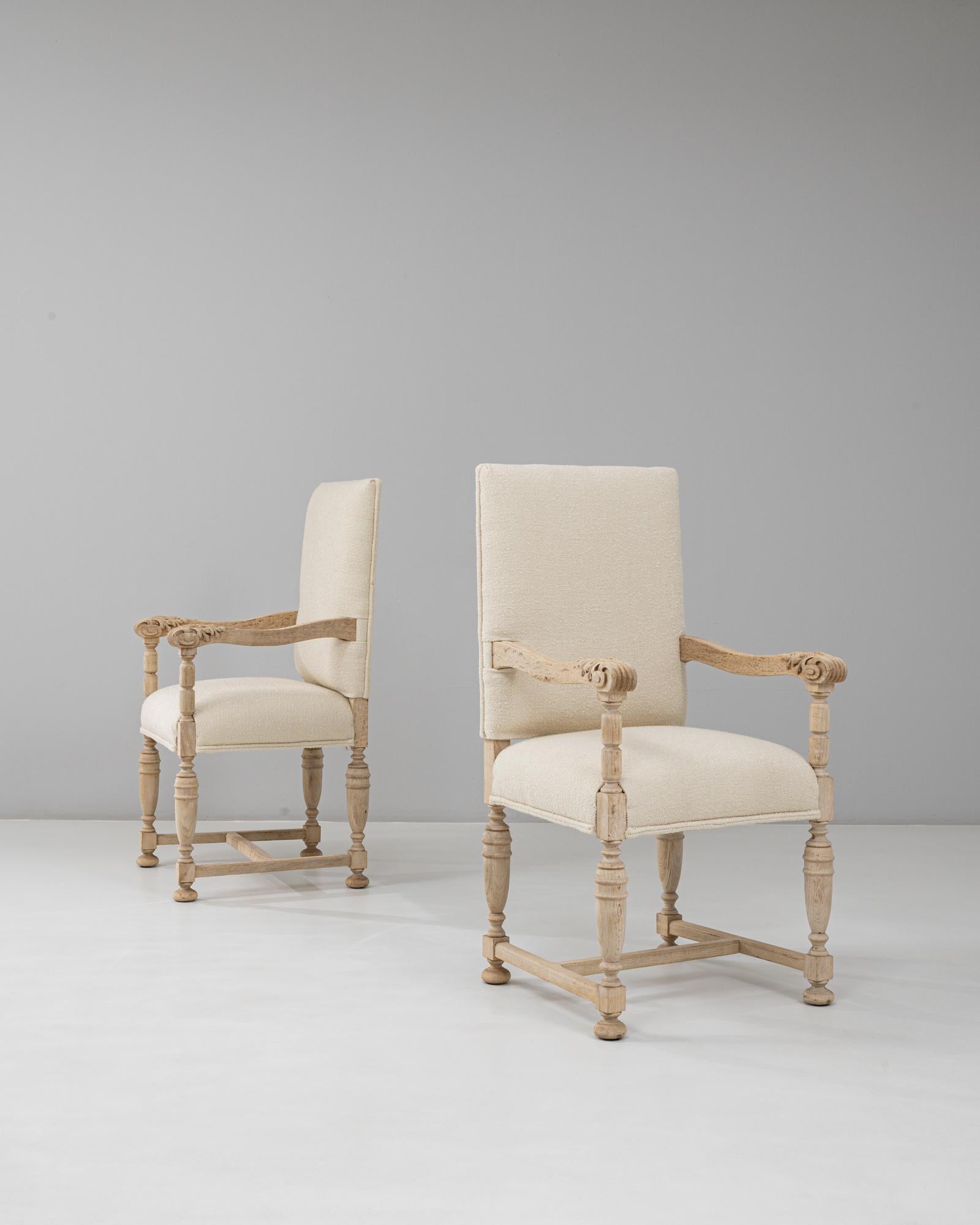 Coppia di poltrone francesi del 1900 in Oak con cuscini imbottiti in vendita 4