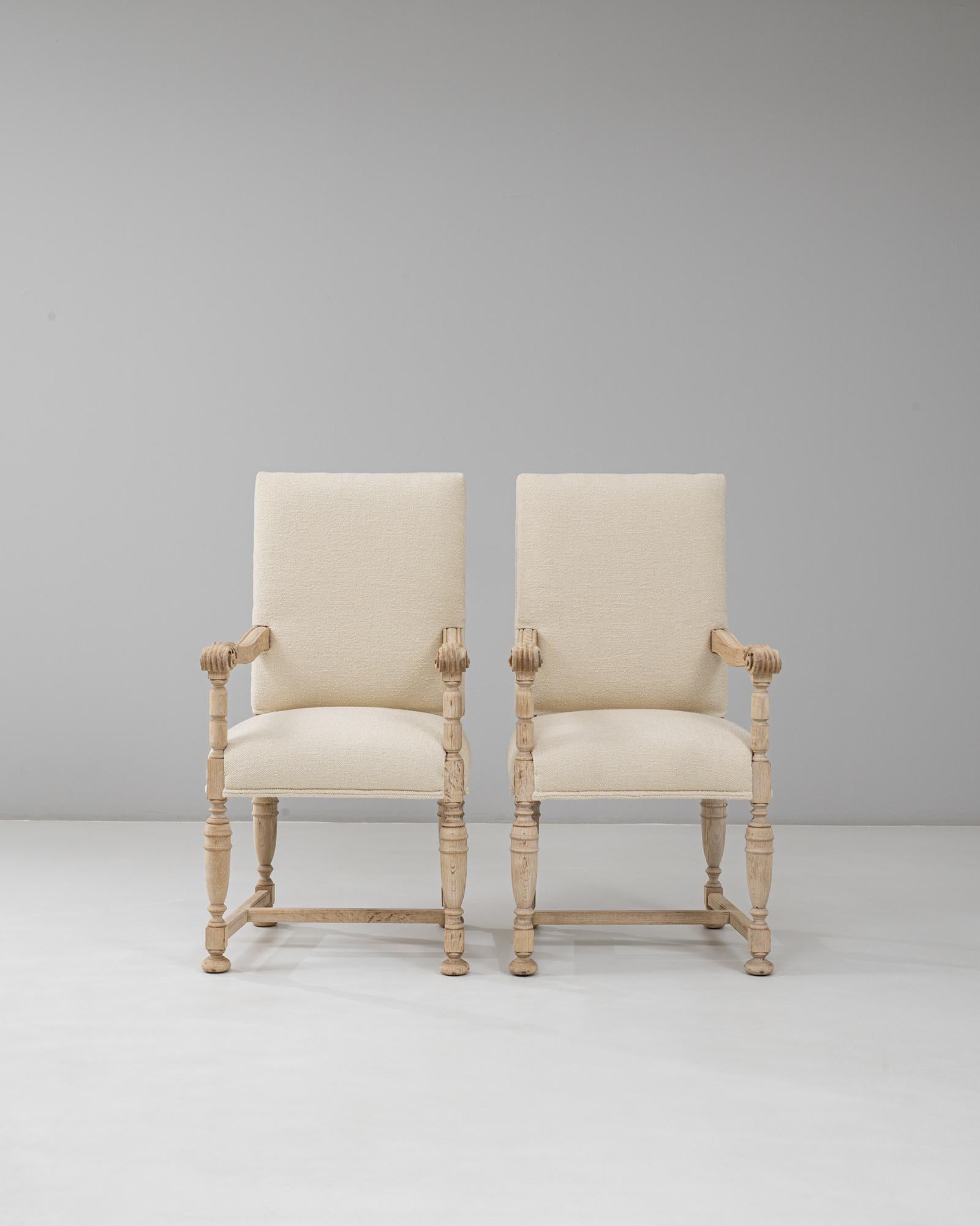 Coppia di poltrone francesi del 1900 in Oak con cuscini imbottiti in vendita 5