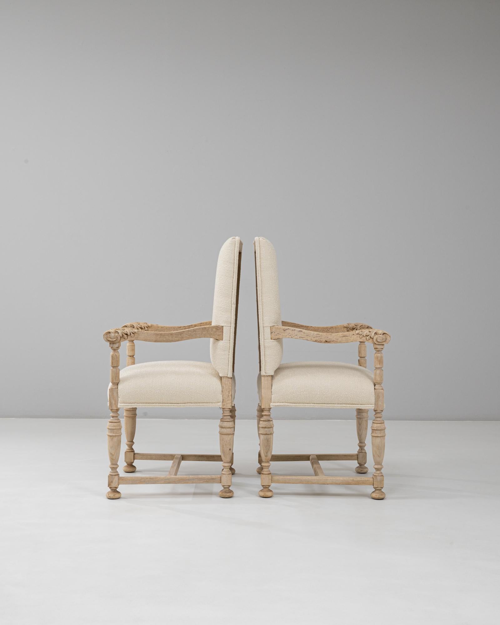 Coppia di poltrone francesi del 1900 in Oak con cuscini imbottiti in vendita 6