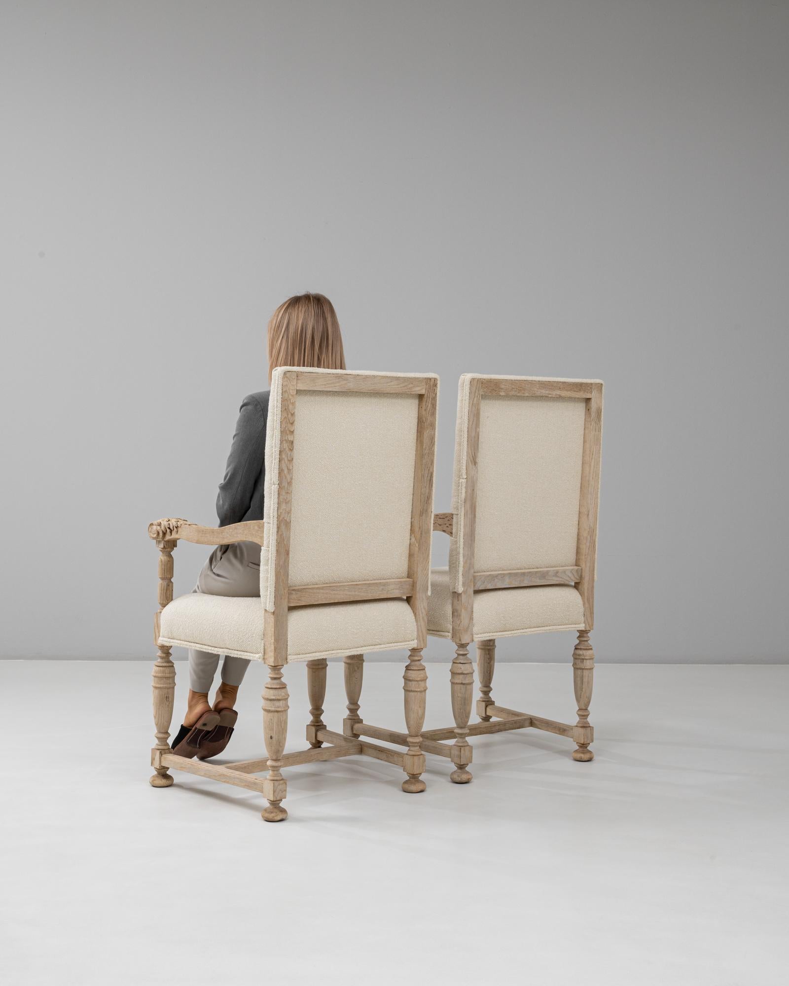 Coppia di poltrone francesi del 1900 in Oak con cuscini imbottiti in vendita 8