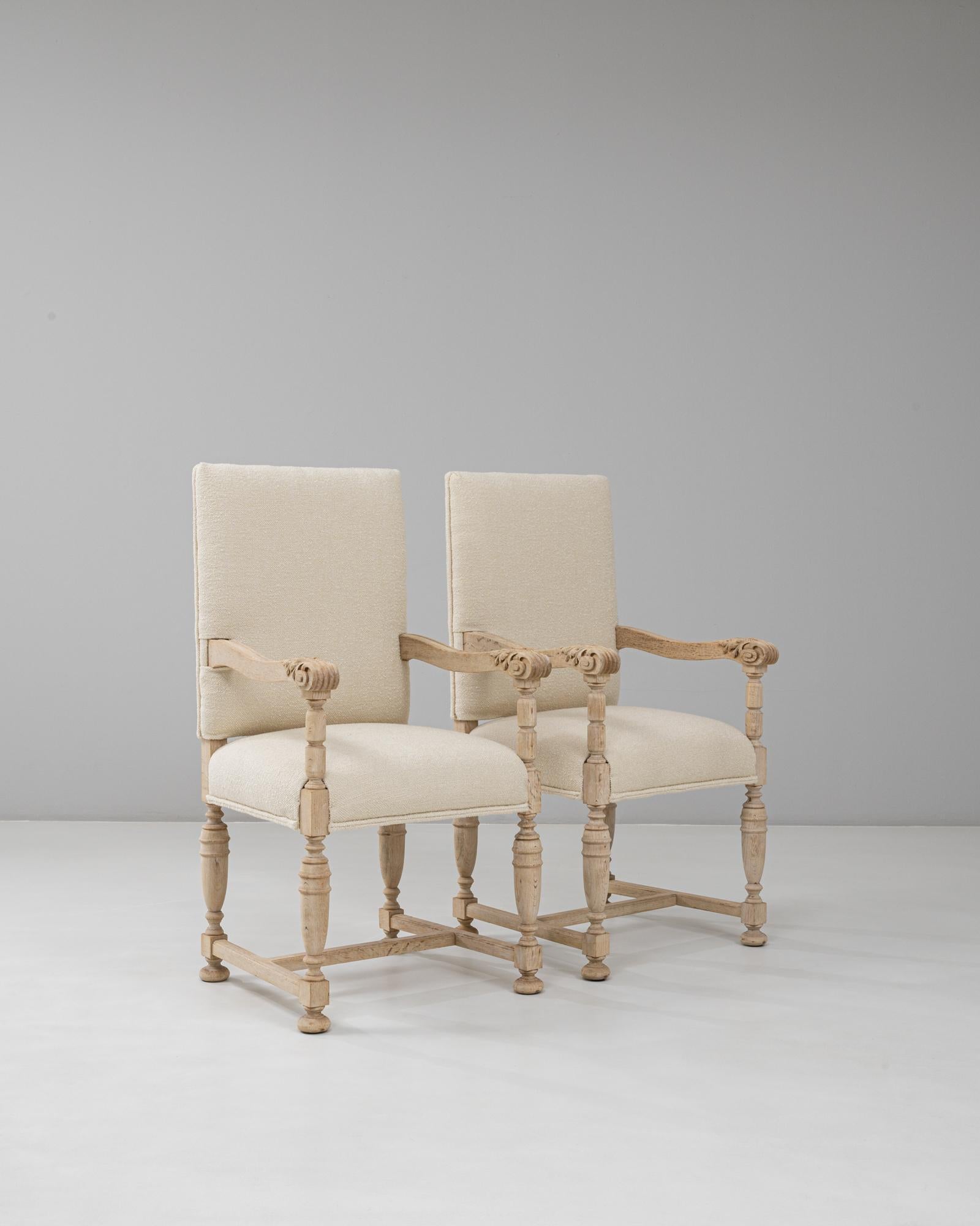 Coppia di poltrone francesi del 1900 in Oak con cuscini imbottiti in vendita 9