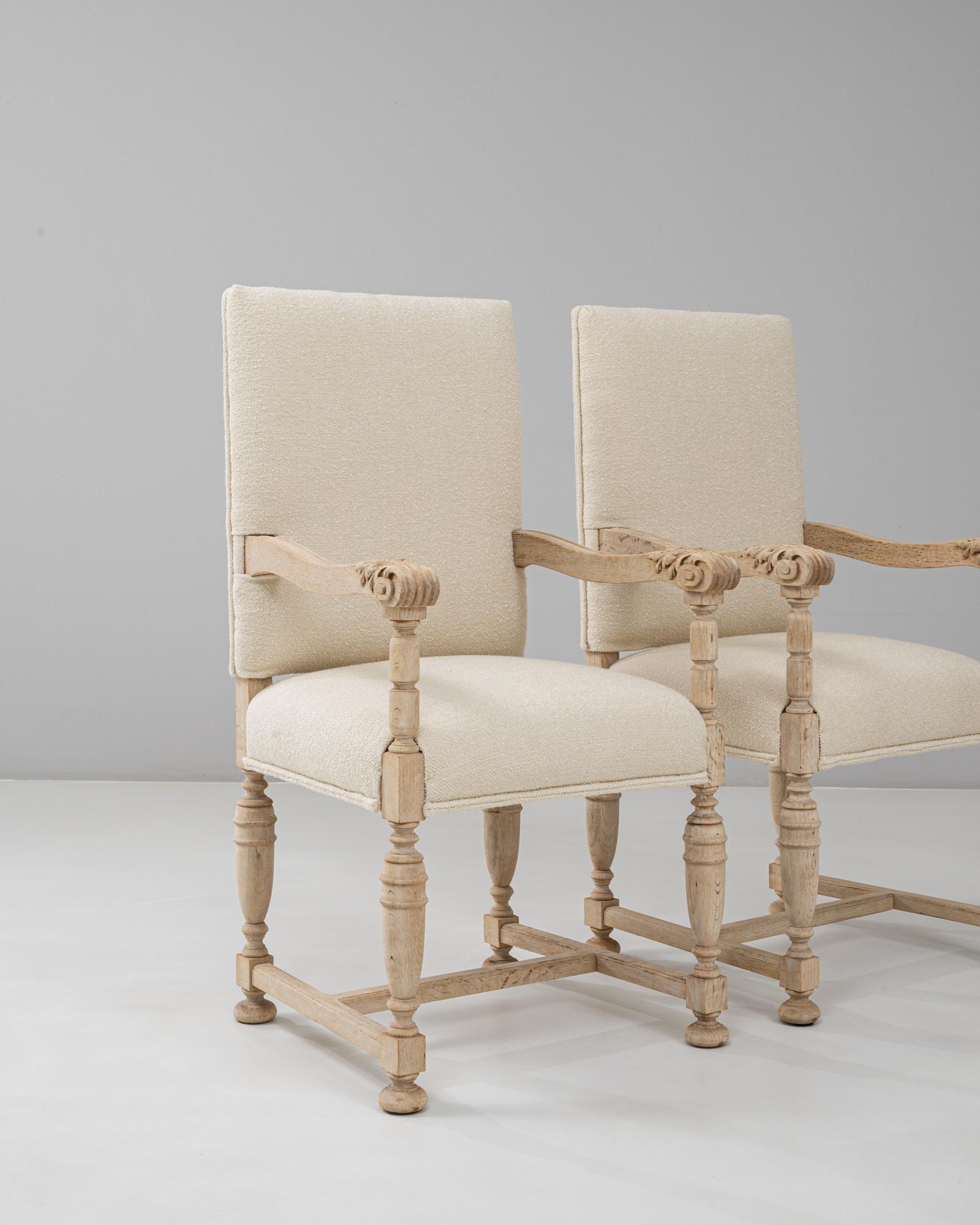 Coppia di poltrone francesi del 1900 in Oak con cuscini imbottiti in vendita 10