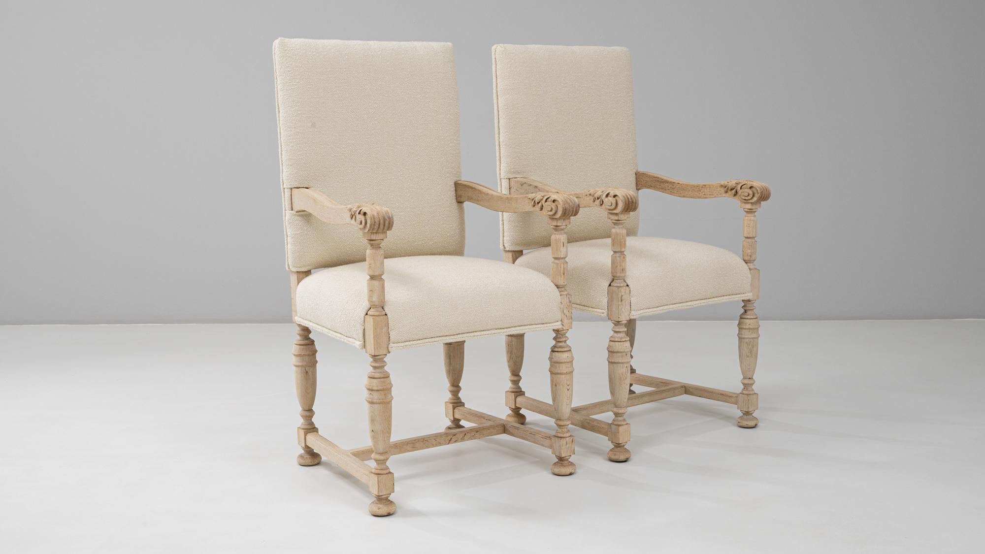 Coppia di poltrone francesi del 1900 in Oak con cuscini imbottiti in vendita 11