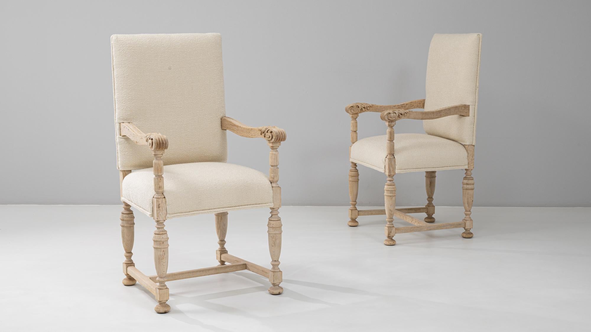 XX secolo Coppia di poltrone francesi del 1900 in Oak con cuscini imbottiti in vendita