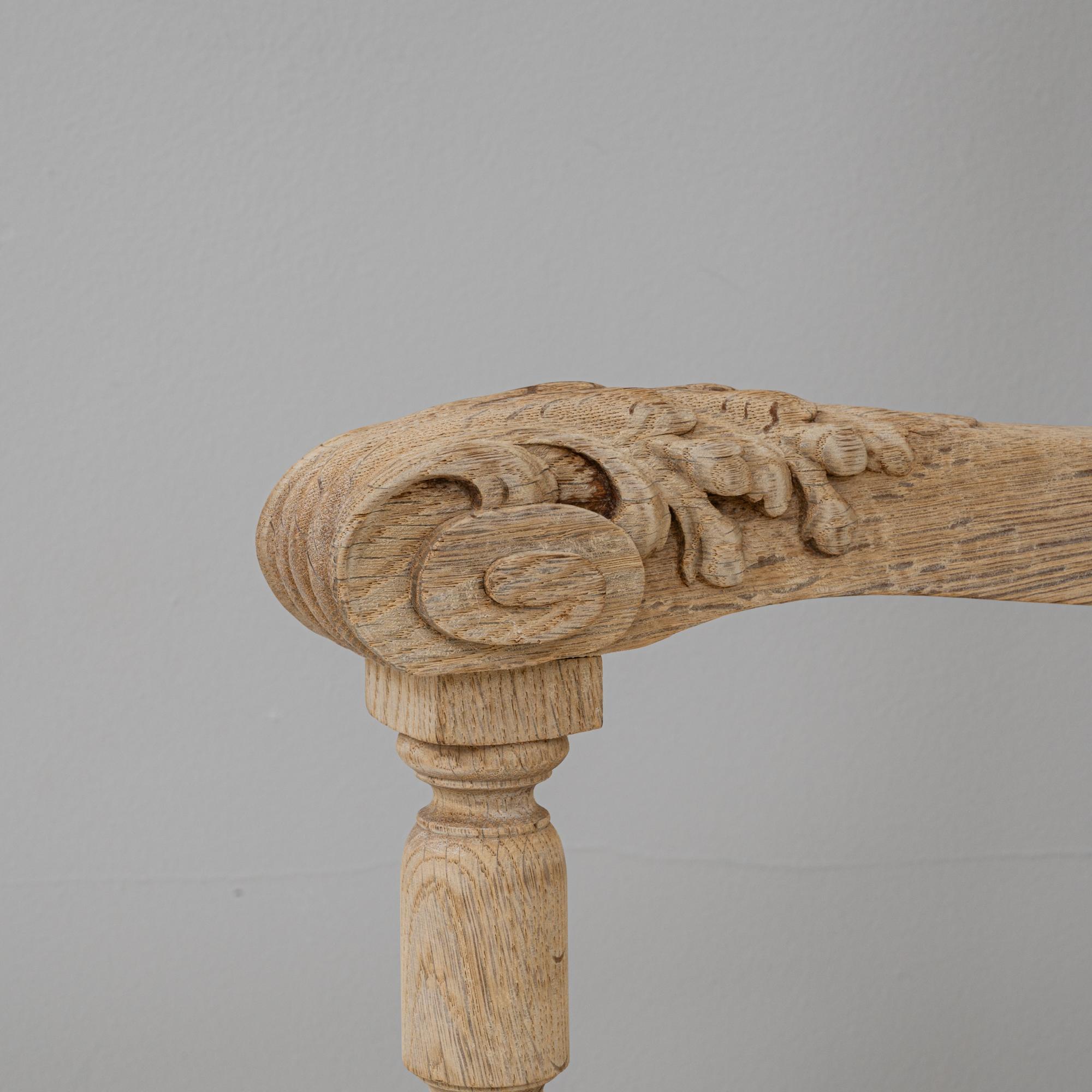 Coppia di poltrone francesi del 1900 in Oak con cuscini imbottiti in vendita 1