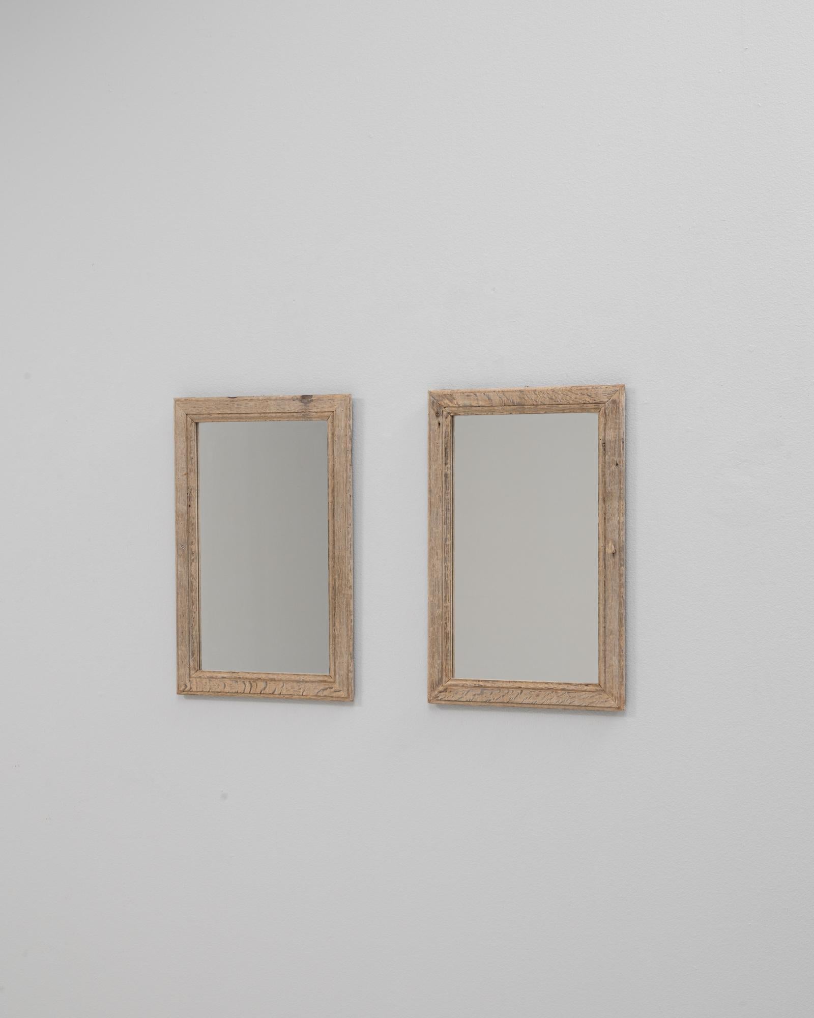 Coppia di specchi da parete francesi del 1900 in Oak In condizioni buone in vendita a High Point, NC