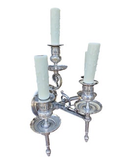 Pareja de candelabros franceses de bronce plateado de 1900