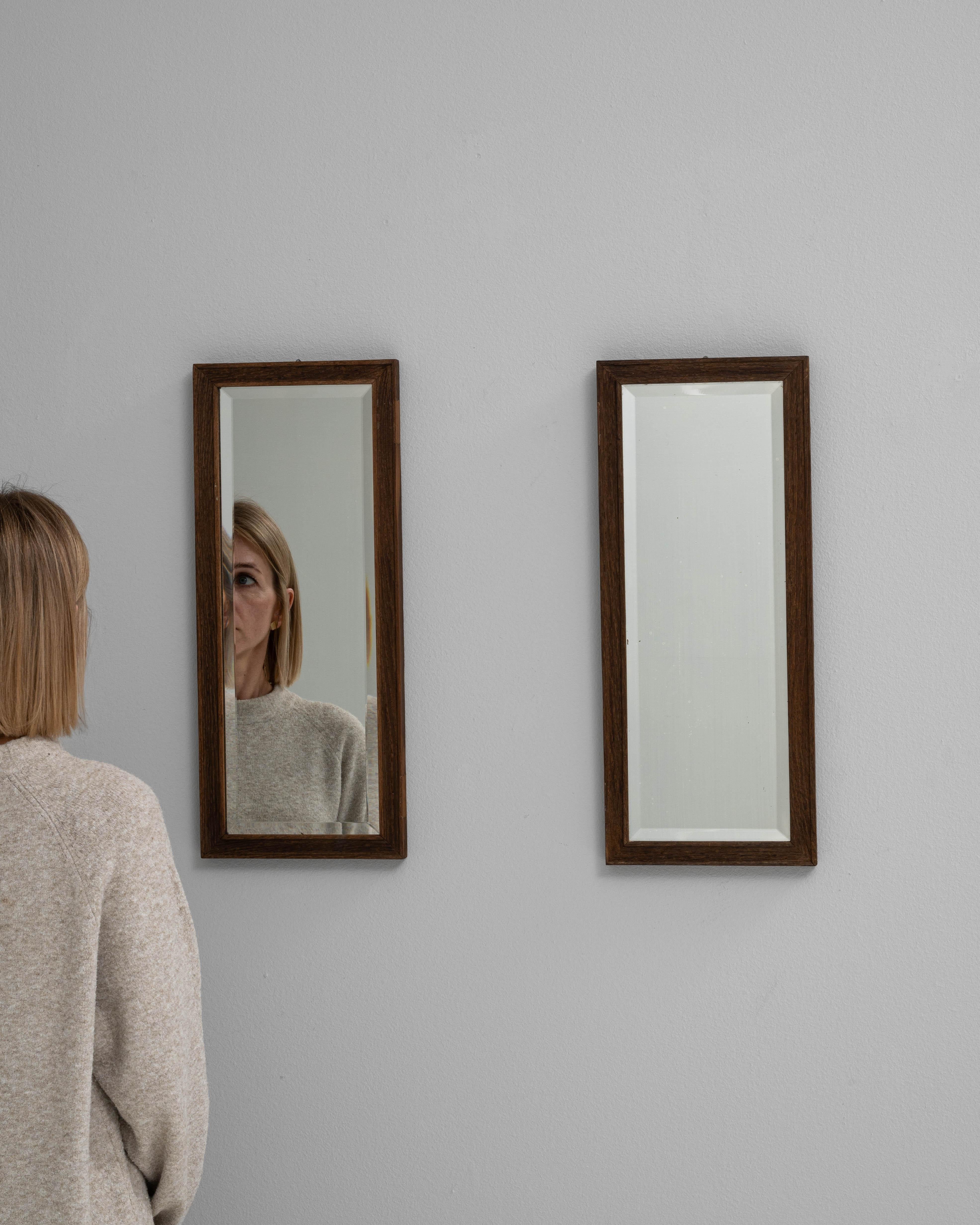 Coppia di specchi francesi in legno del 1900 In condizioni buone in vendita a High Point, NC