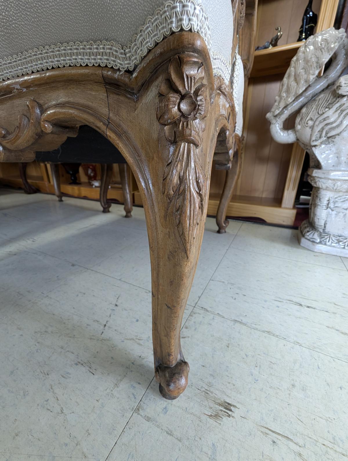 Pareja de sillones de nogal estilo Luis XV de 1900 en venta 4
