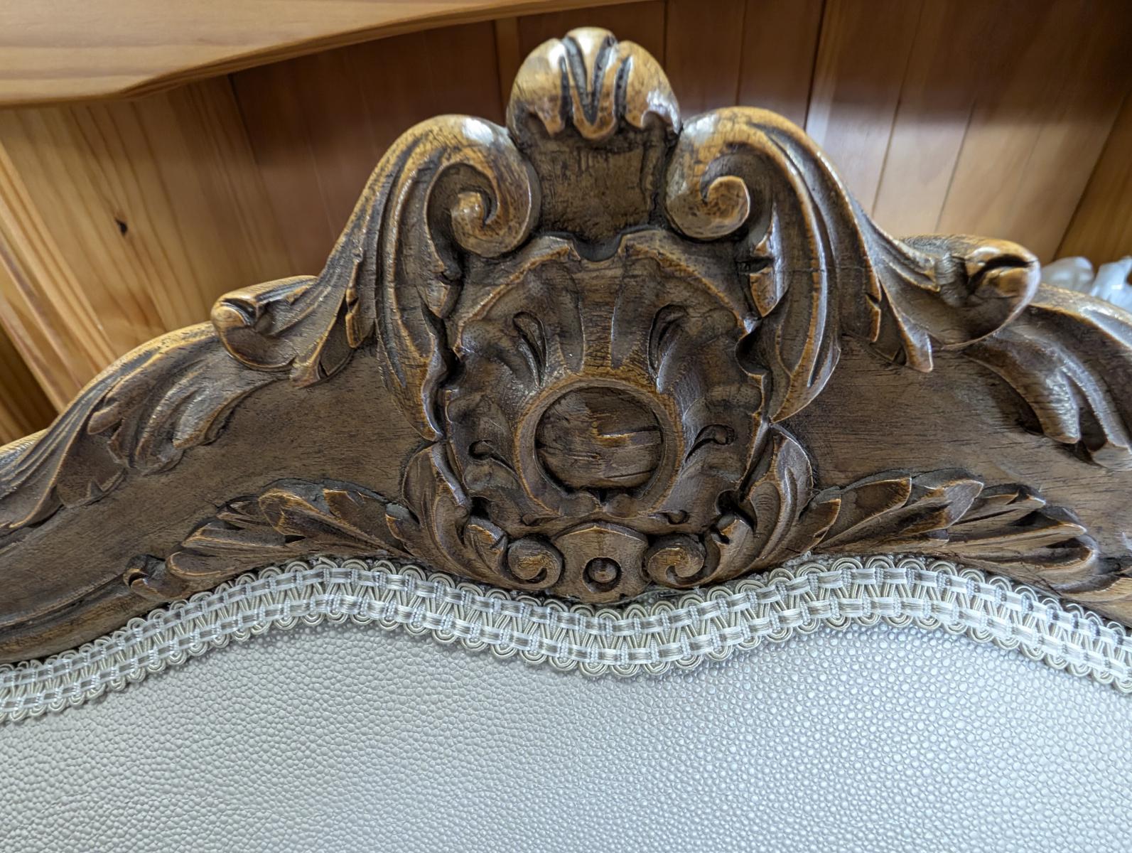 Pareja de sillones de nogal estilo Luis XV de 1900 en venta 5