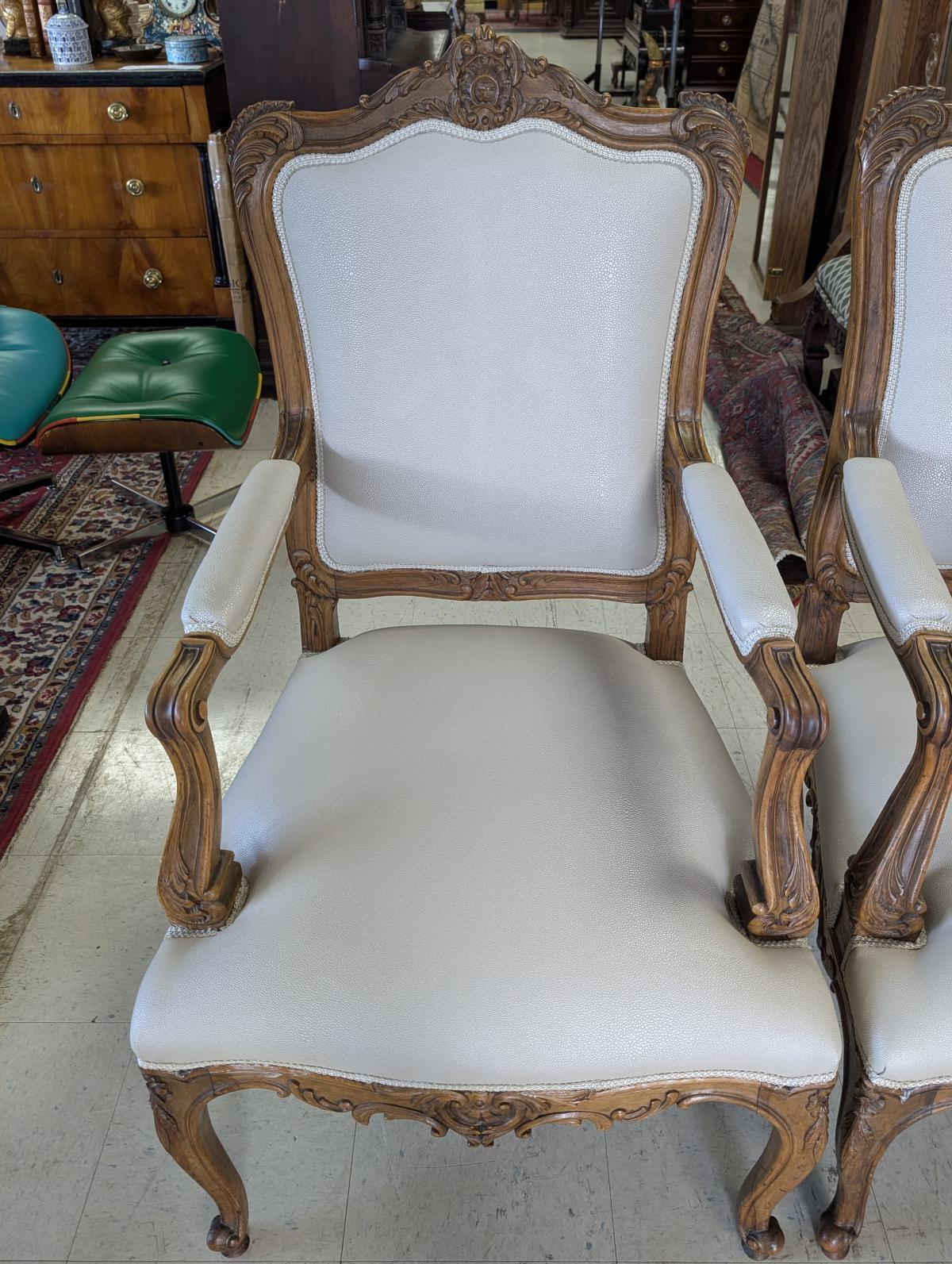 Pareja de sillones de nogal estilo Luis XV de 1900 Madera en venta