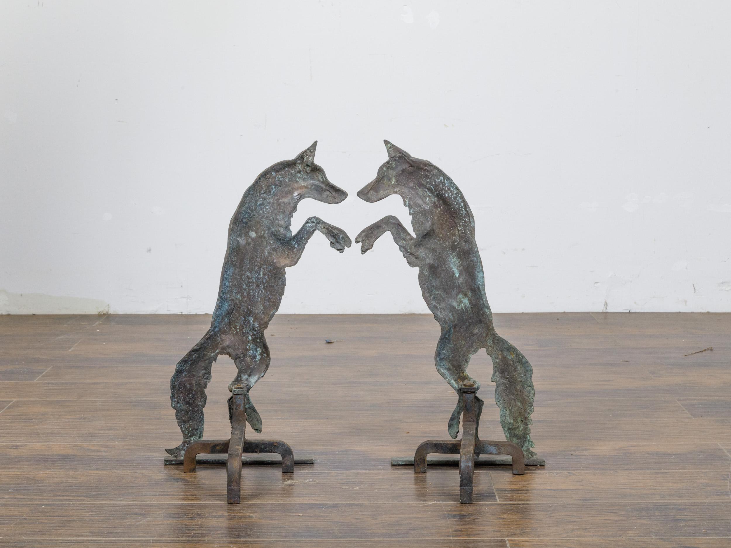 20ième siècle Paire de chenets à loups en bronze américains du début du siècle 1900 en vente