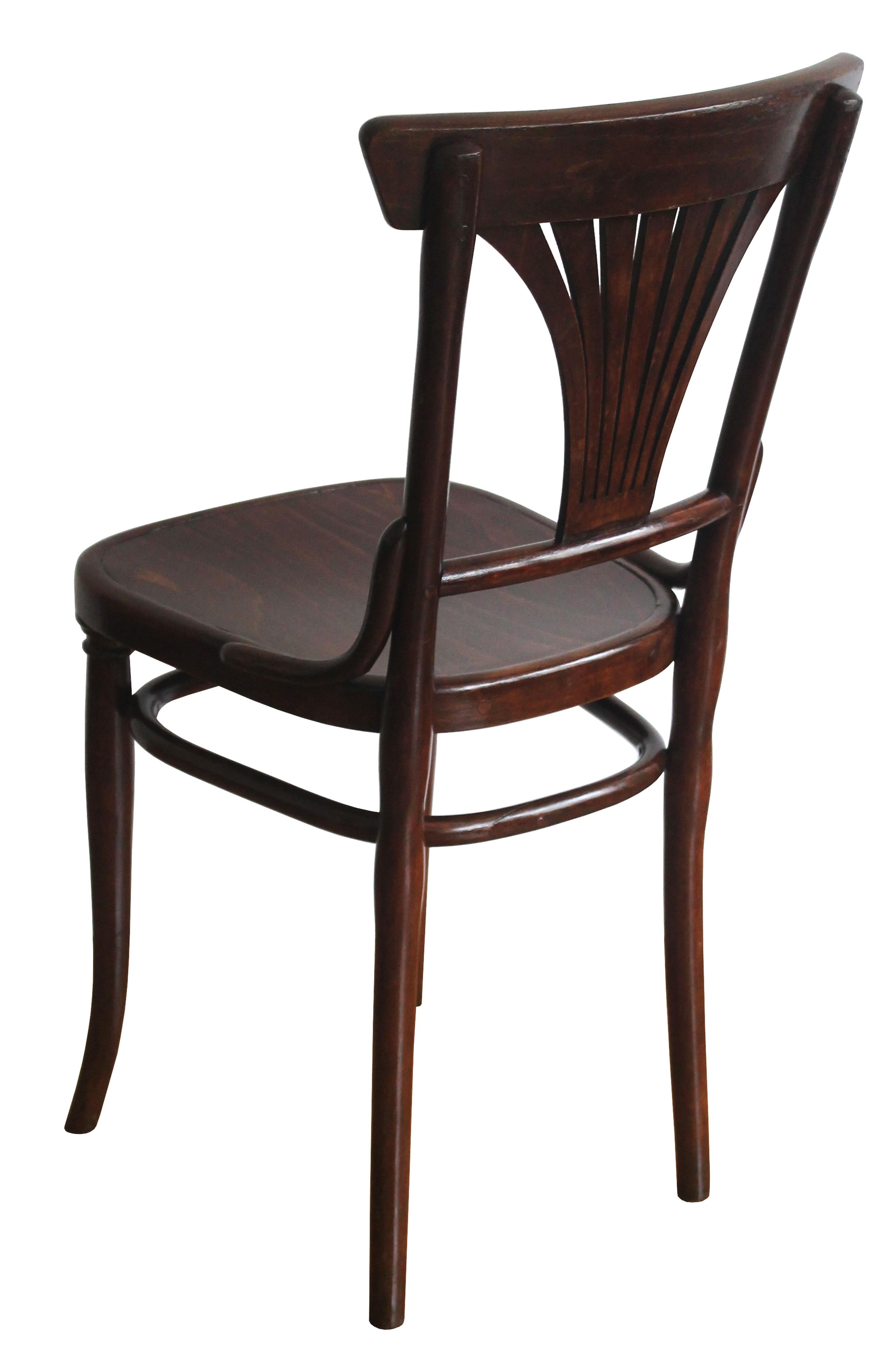 Pair of 1910's dining chairs model no.221 by Gebrüder Thonet In Good Condition For Sale In Brno, CZ