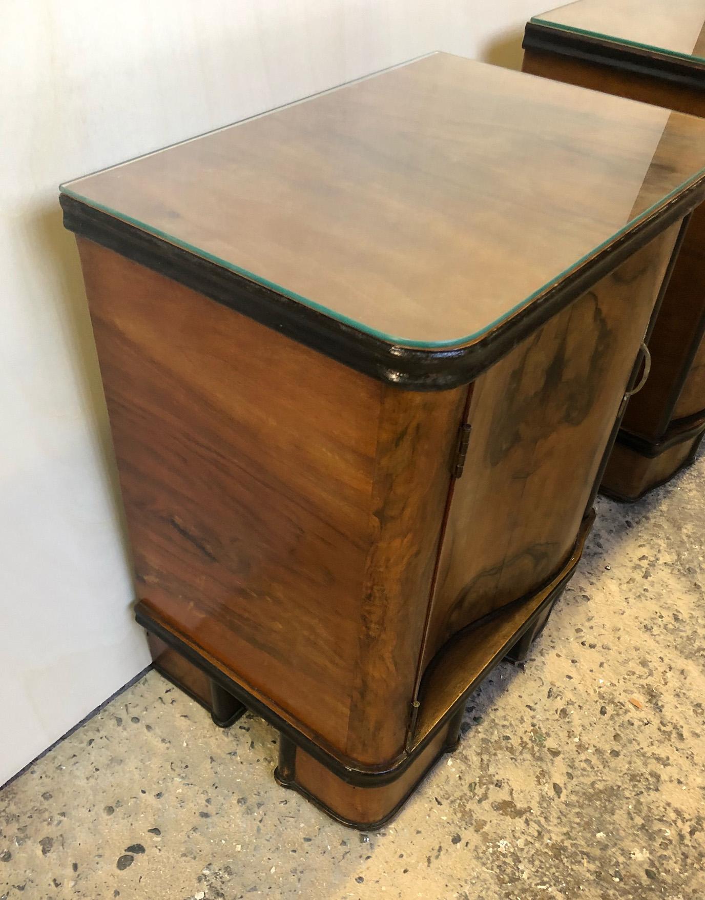 Pair of 1920 Italian Decò nightstands, natural color In Good Condition In Buggiano, IT