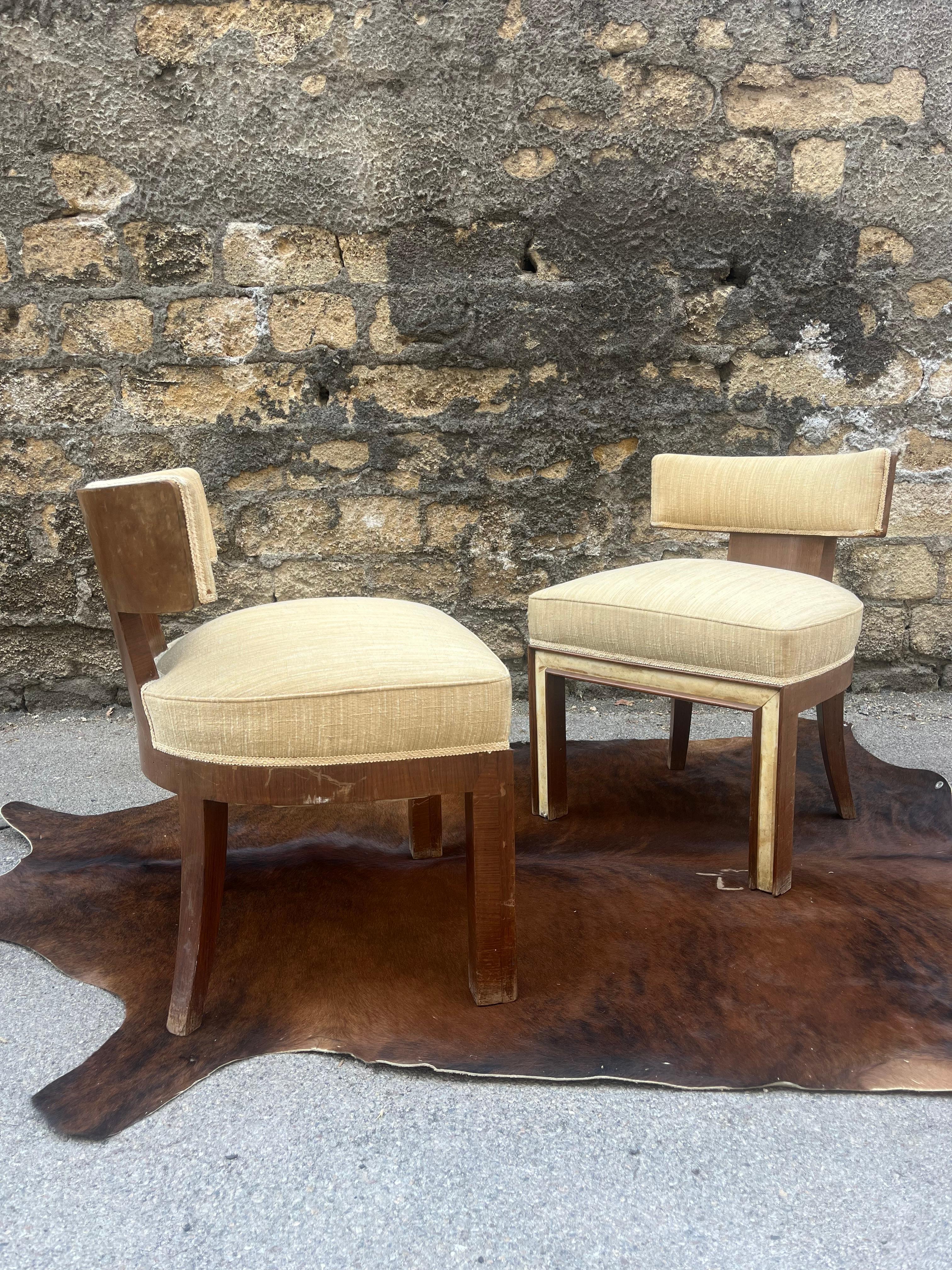 Refined, architectural, essential: these two armchairs designed by Studio BBPR represent a founding moment of modern Italian design. Made in the early years of the collective – active since 1932 – these seats embody the spirit of Italian rationalism
