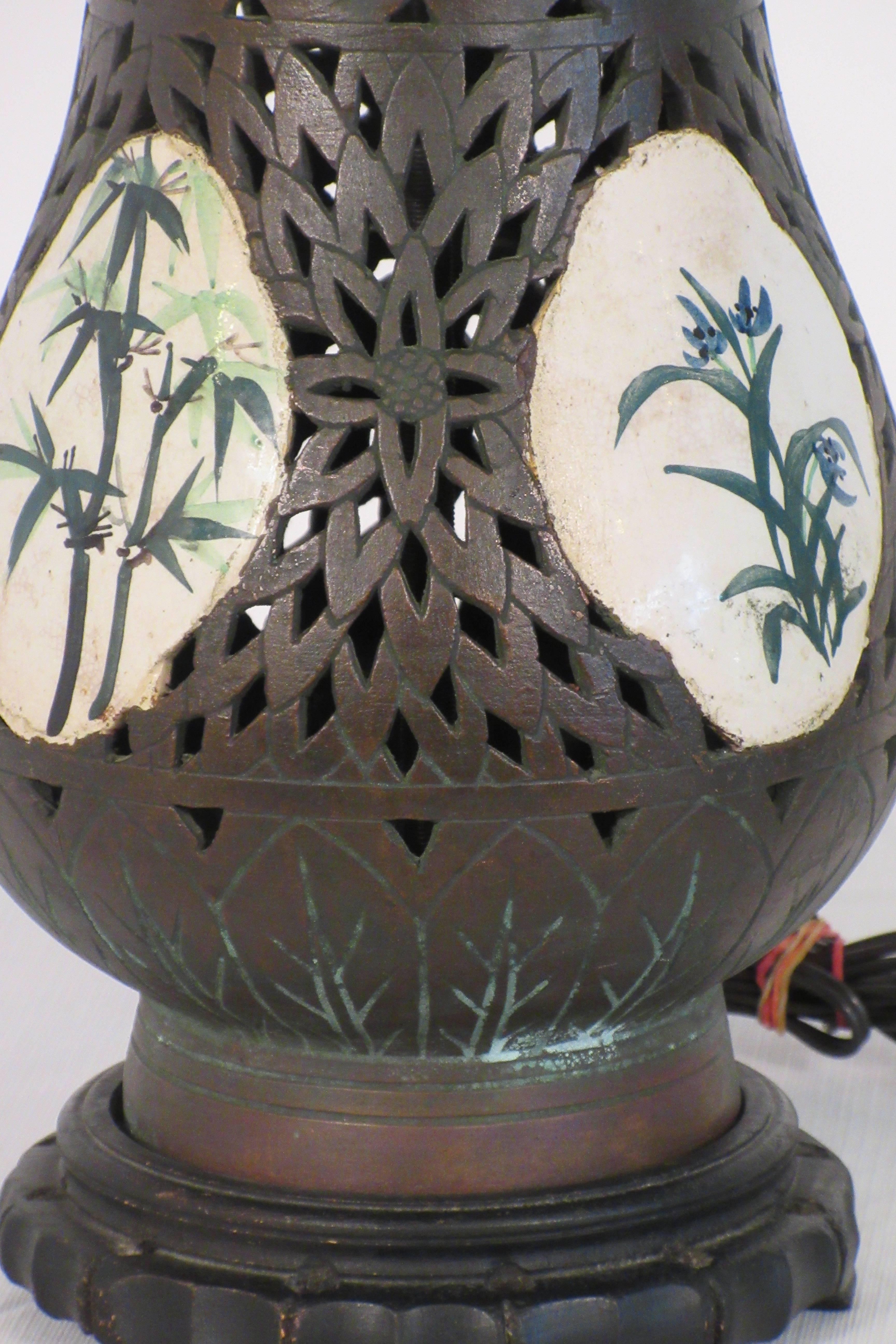 Paire de lampes asiatiques en céramique et porcelaine des années 1920 Bon état - En vente à Tarrytown, NY