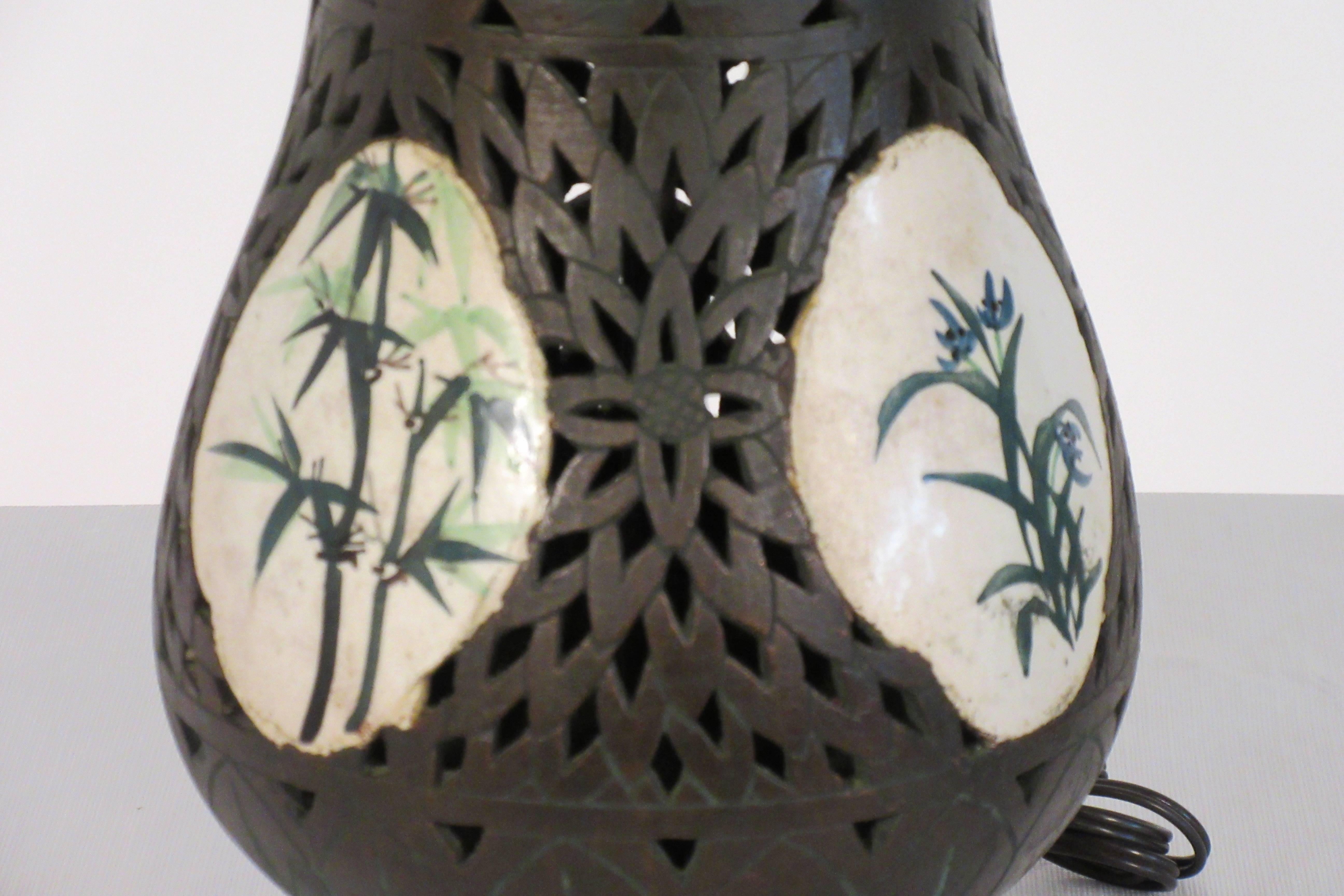 Early 20th Century Pair of 1920s Asian Ceramic Porcelain Lamps For Sale
