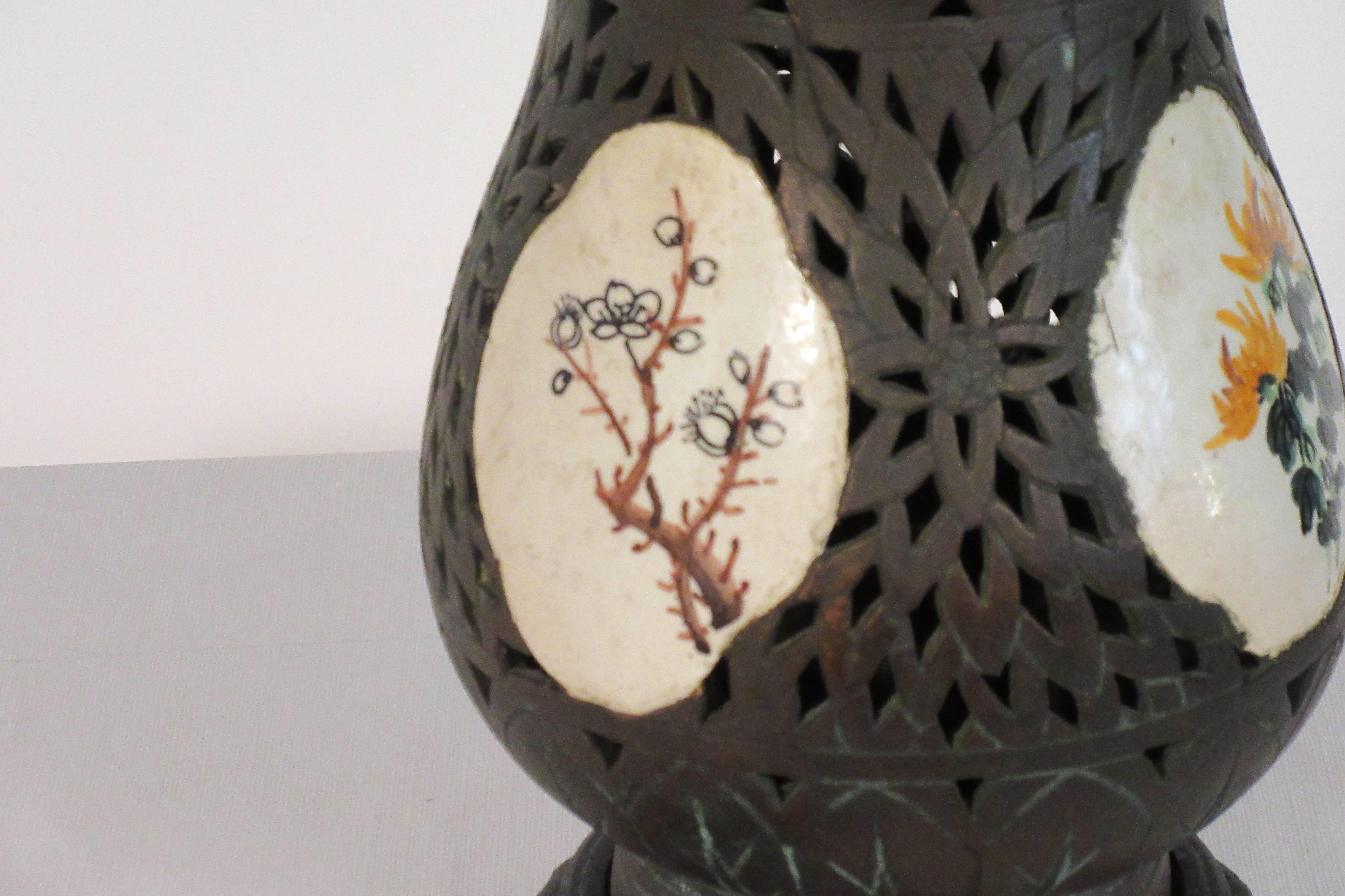 Pair of 1920s Asian Ceramic Porcelain Lamps For Sale 1