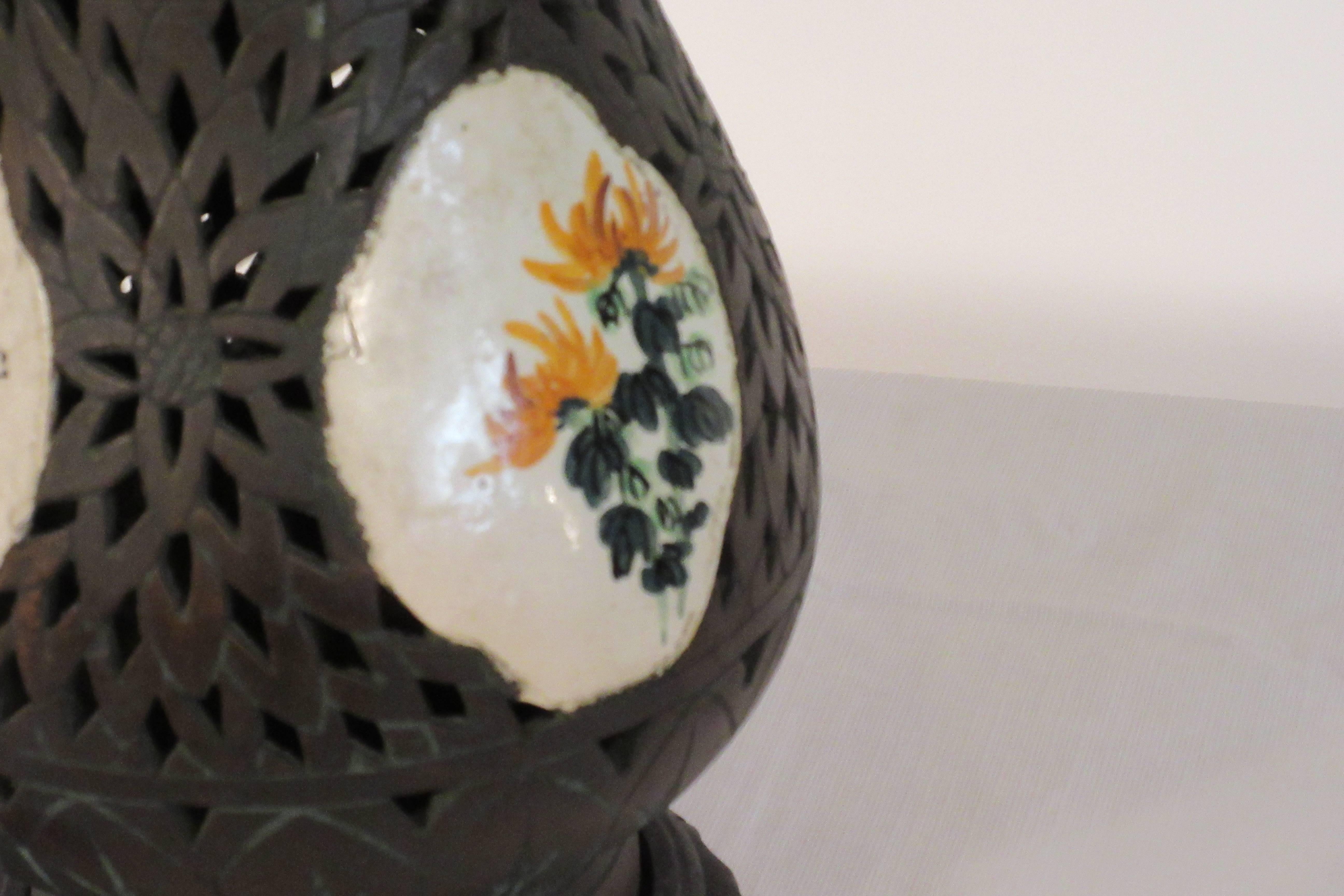 Pair of 1920s Asian Ceramic Porcelain Lamps For Sale 2