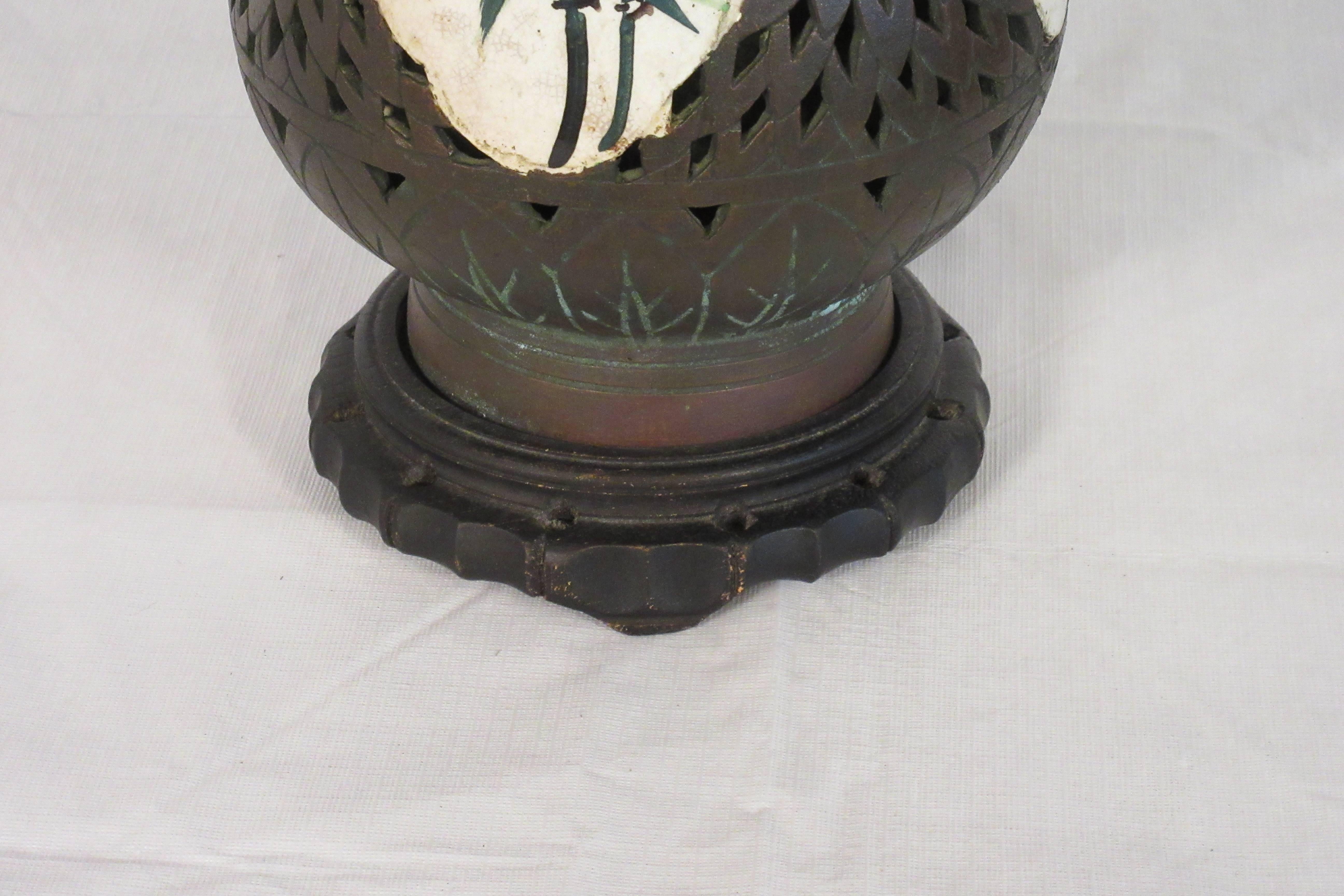 Paire de lampes asiatiques en céramique et porcelaine des années 1920 en vente 3