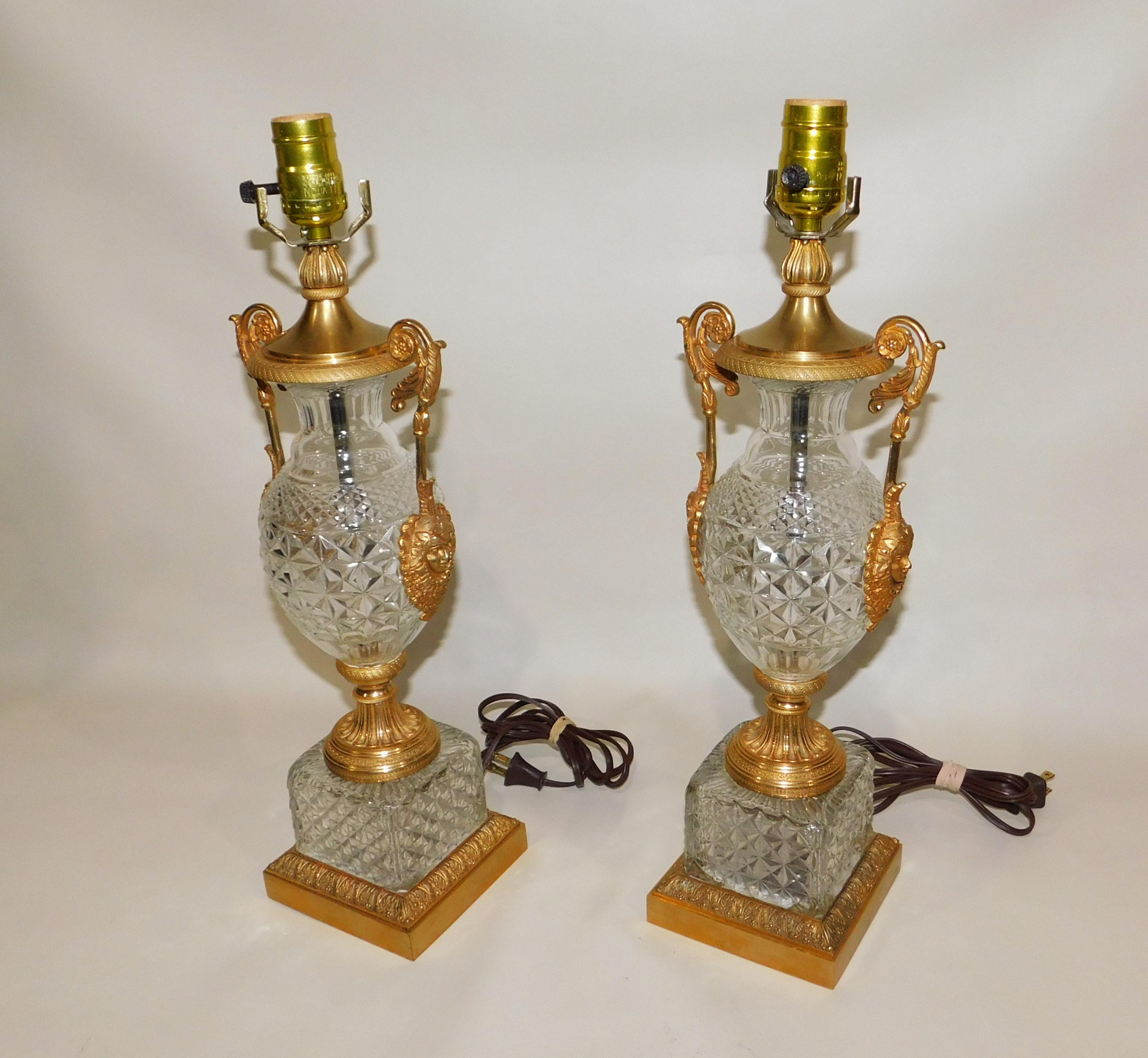 Pair of 1920s Austrian Diamond Pattern Cut Crystal Gilt Bronze Table Lamps For Sale 6