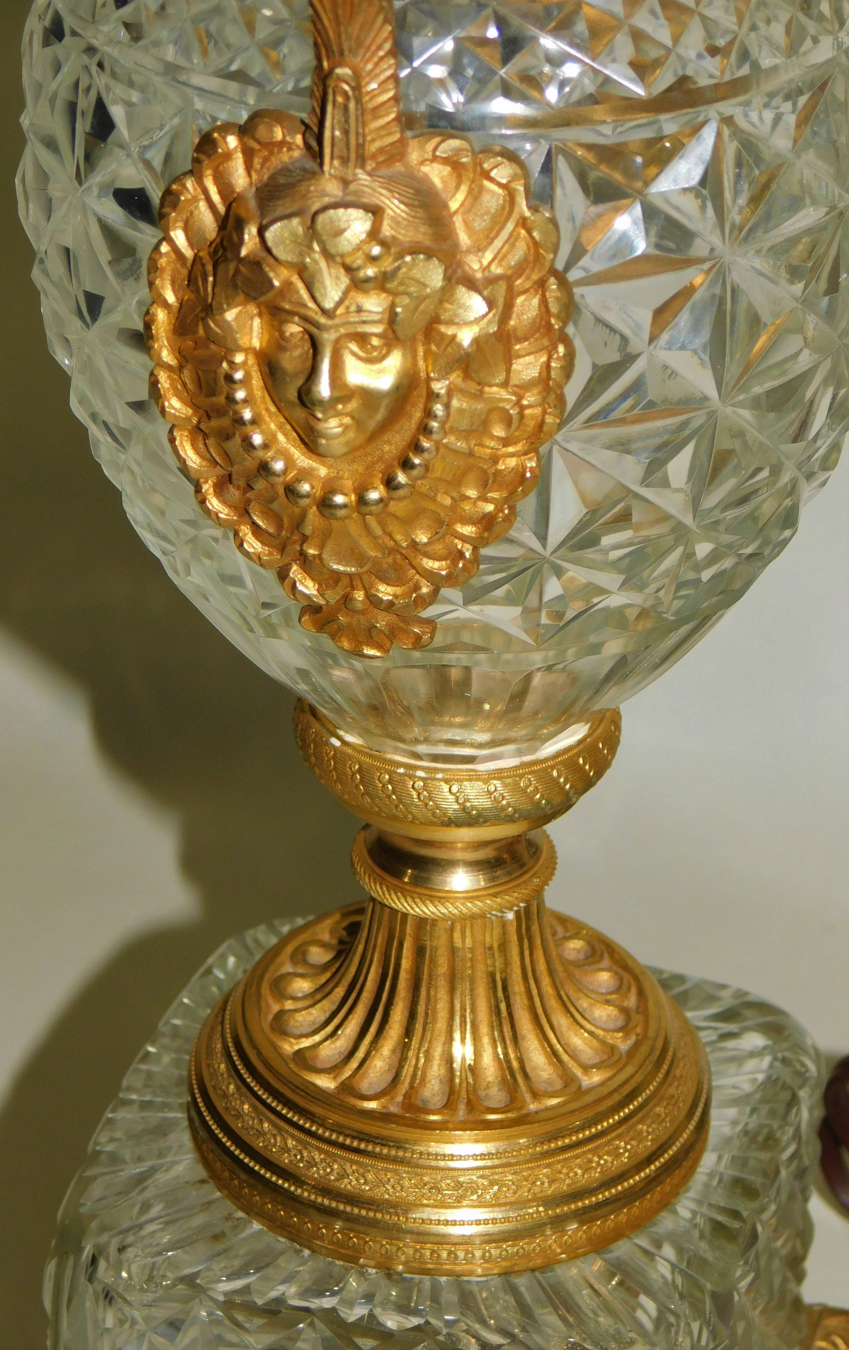 Pair of 1920s Austrian Diamond Pattern Cut Crystal Gilt Bronze Table Lamps For Sale 7