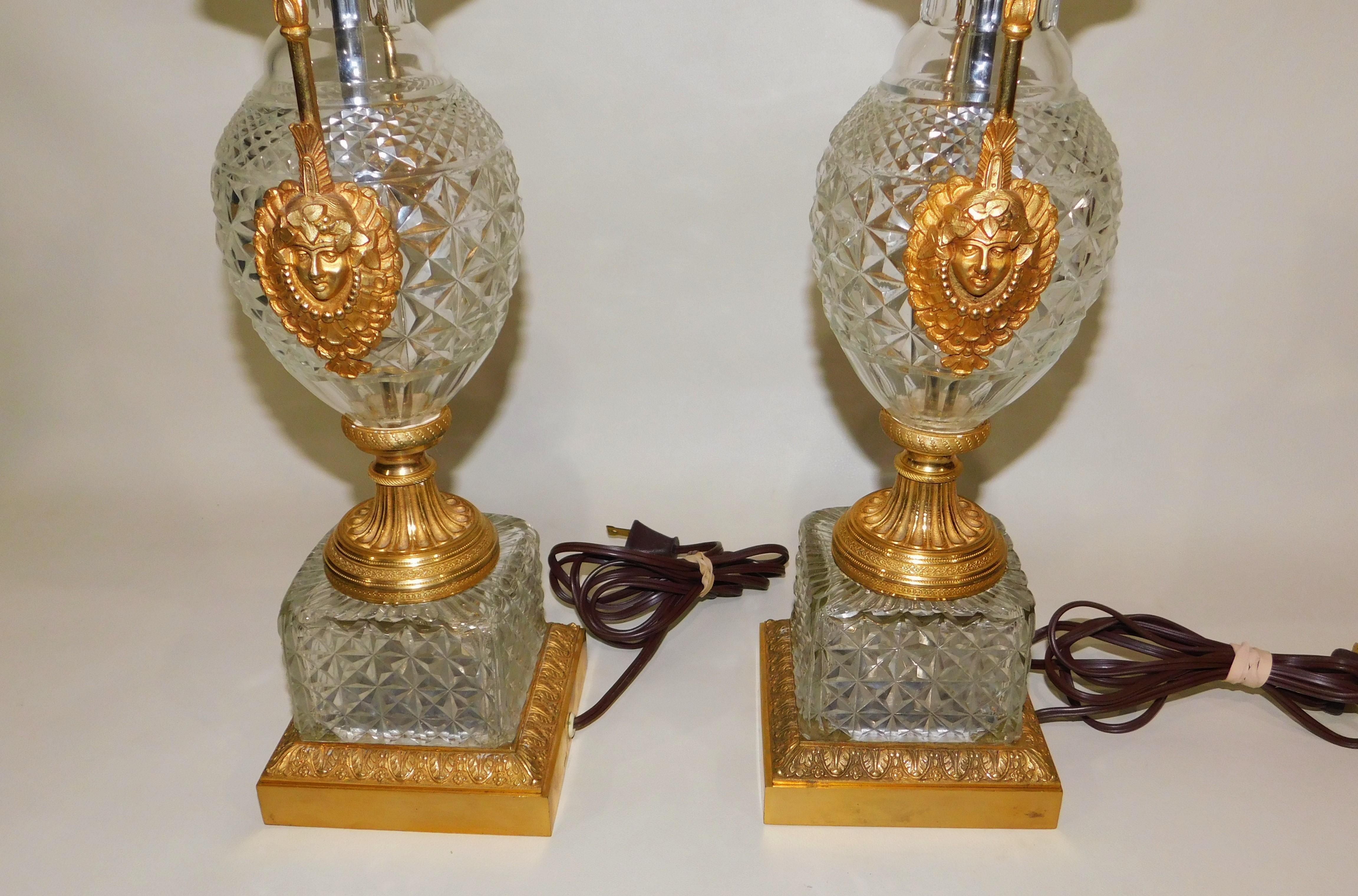 Pair of 1920s Austrian Diamond Pattern Cut Crystal Gilt Bronze Table Lamps In Good Condition For Sale In Hamilton, Ontario