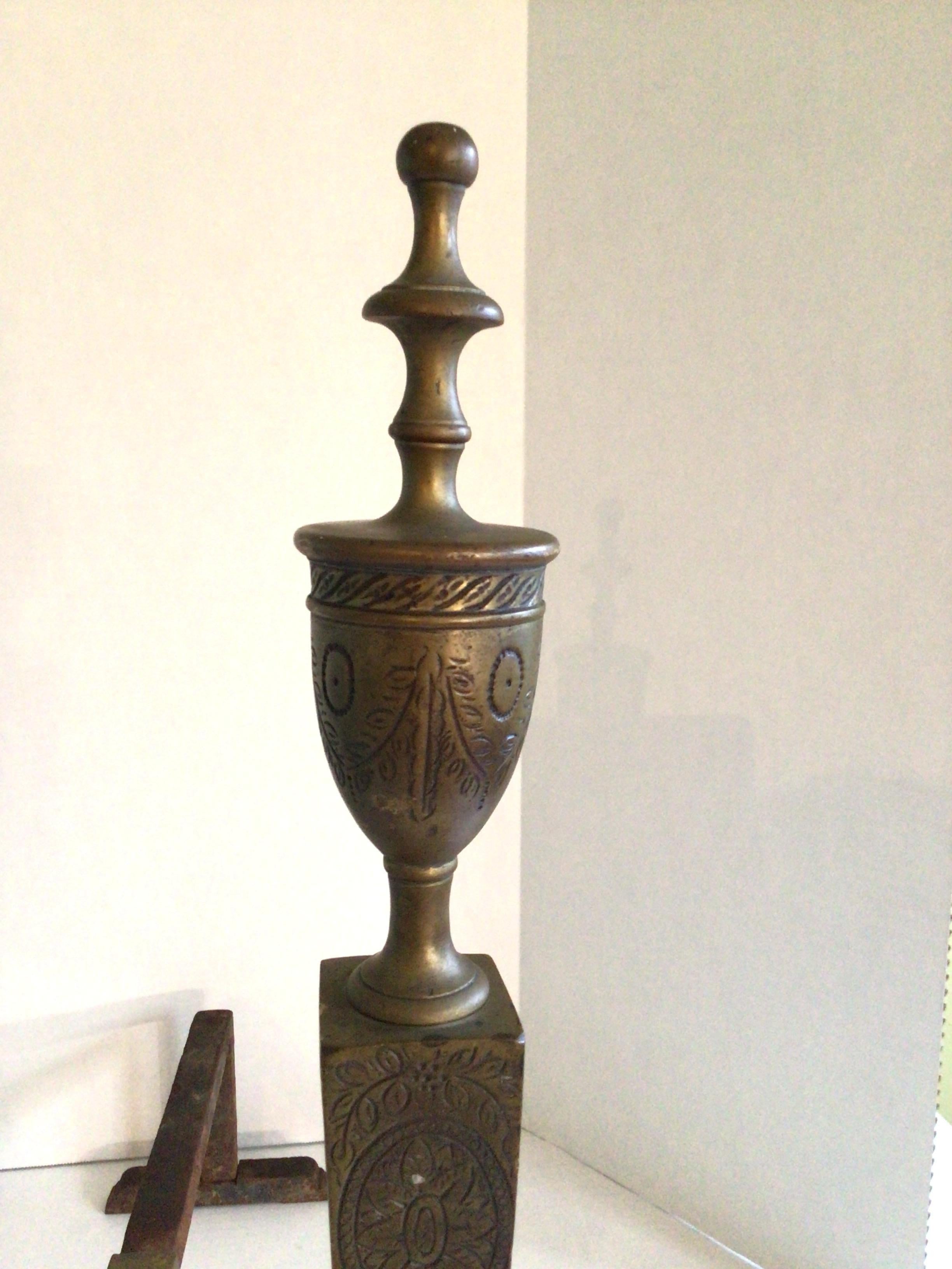 Pair of 1920s Brass Andirons With Engraved Motifs In Good Condition For Sale In Tarrytown, NY