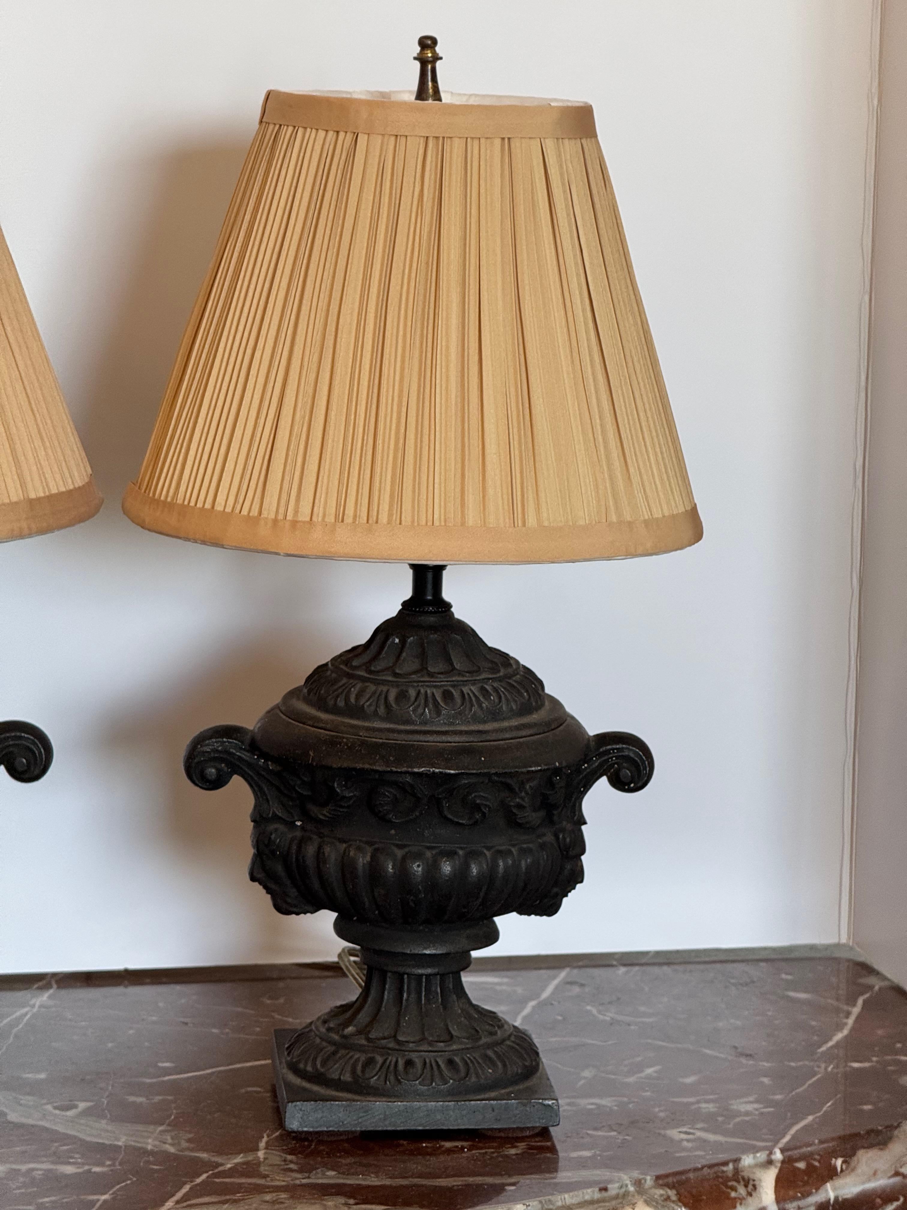 Early 20th Century Pair of 1920s Cast Iron Urn-Form Table Lamps For Sale