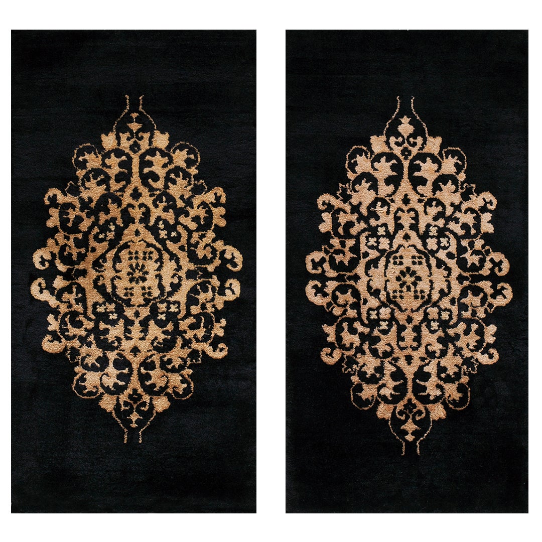 Paar chinesische Art-Déco-Teppiche aus den 1920er Jahren (2' x 4' - 61 x 122) im Angebot