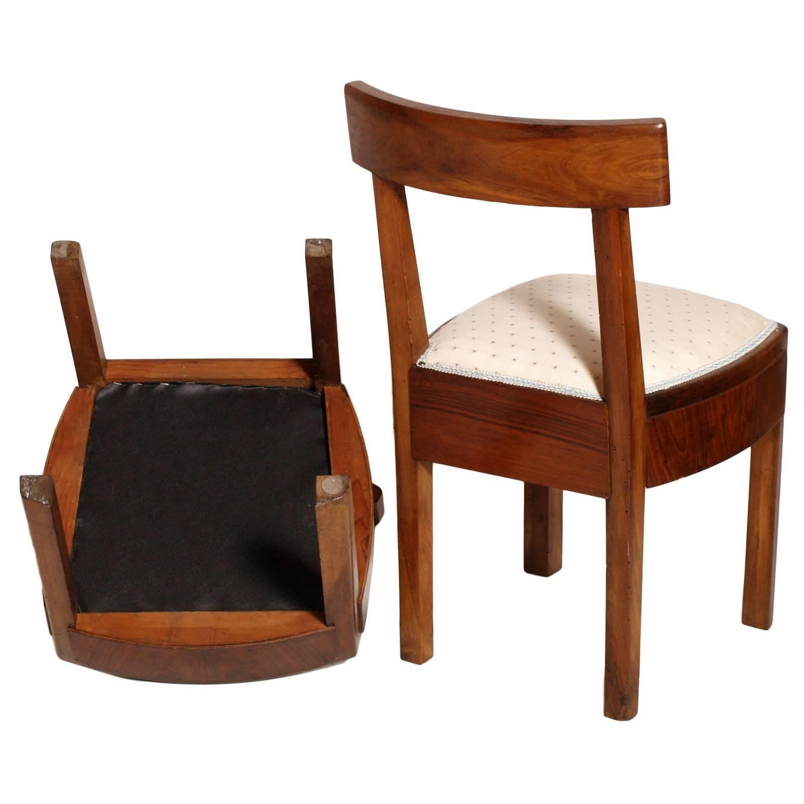 Pair 1920s classic robust Art Deco Italian side chairs, in solid walnut restored new-upholstered. Seat with original springs. Product attributed to the 