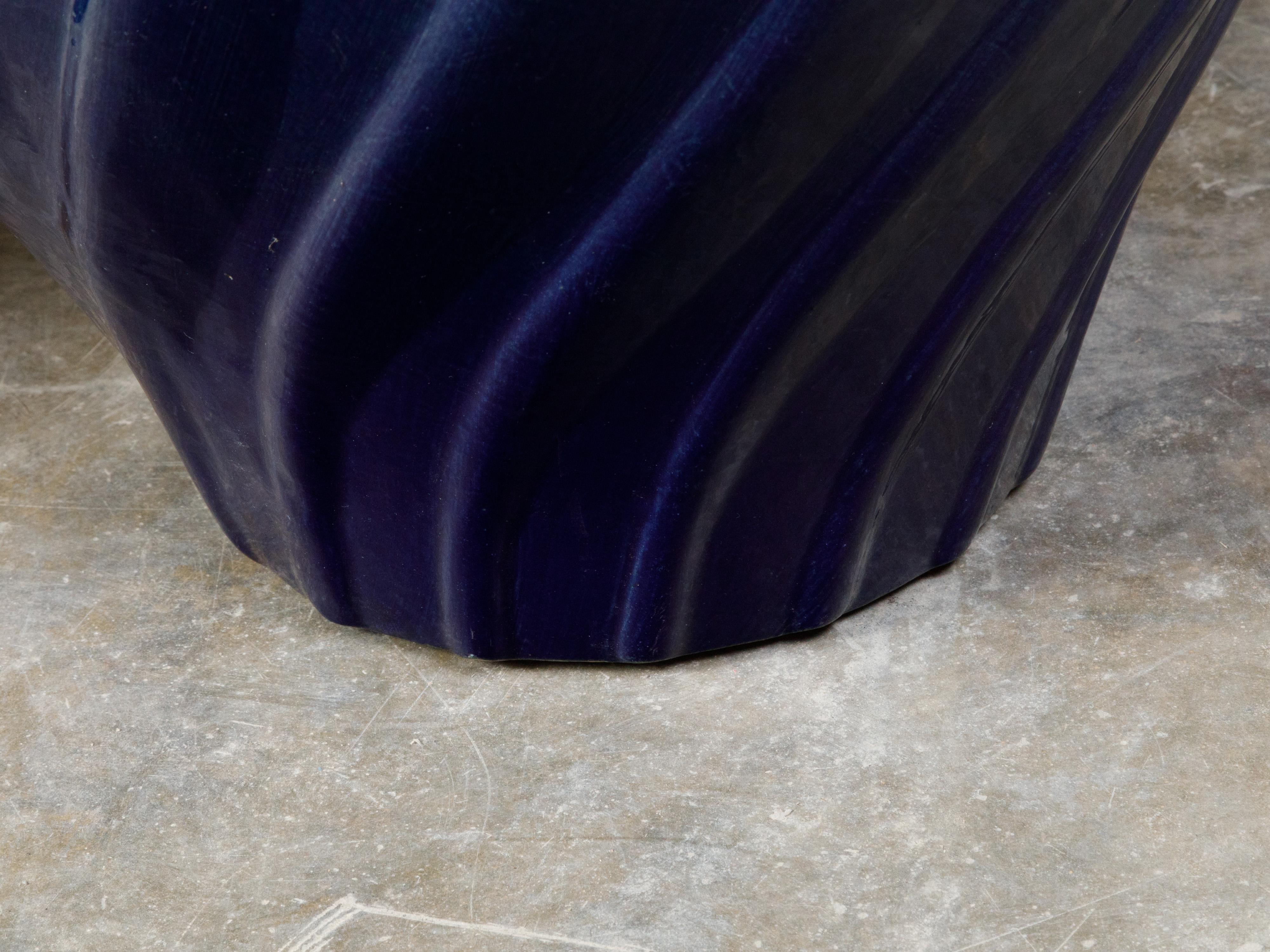 Kobaltblaue Keramik-Pflanzgefäße mit Wellenmuster aus den 1920er Jahren, Paar (20. Jahrhundert) im Angebot