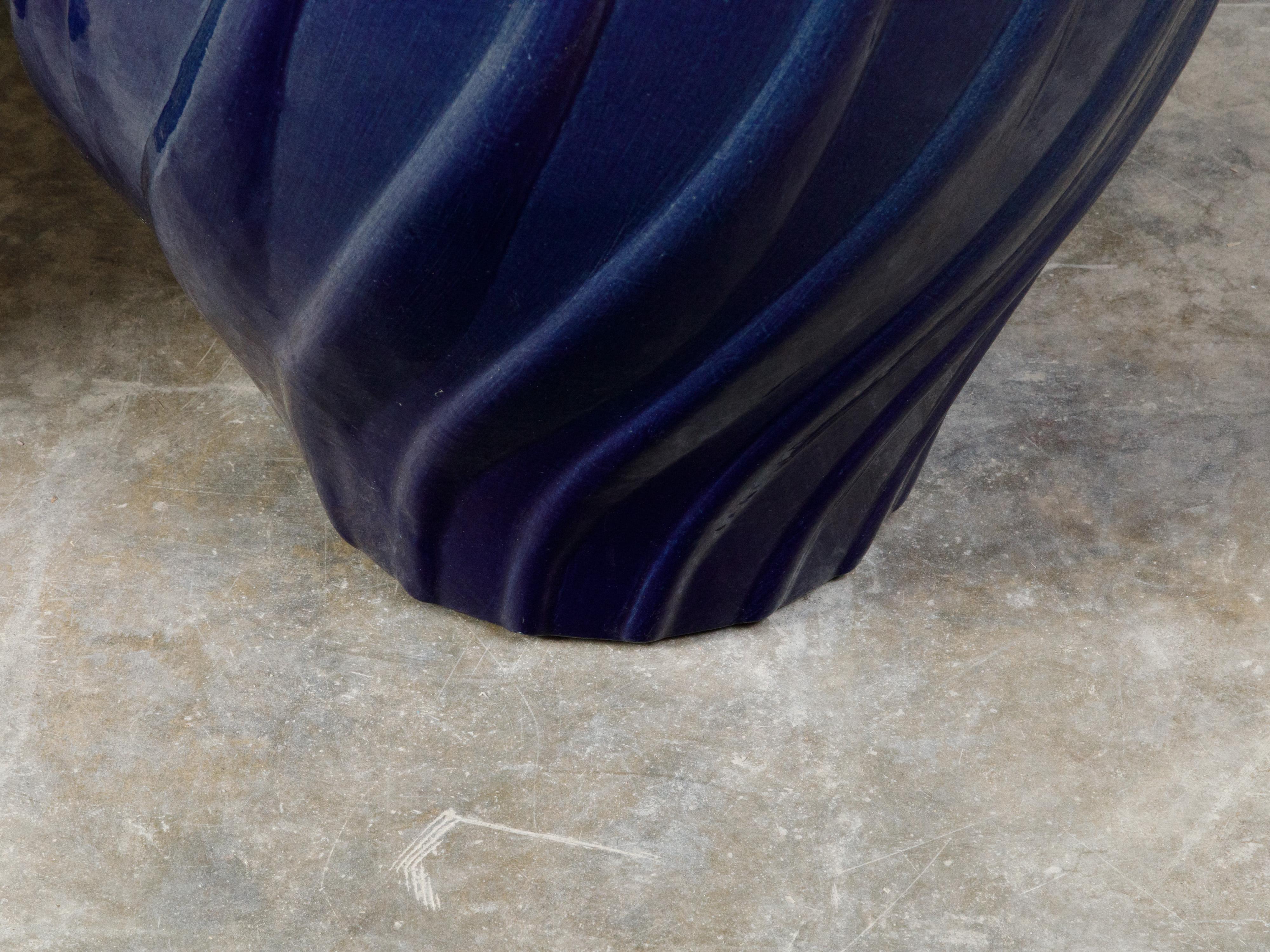 Kobaltblaue Keramik-Pflanzgefäße mit Wellenmuster aus den 1920er Jahren, Paar (Töpferwaren) im Angebot