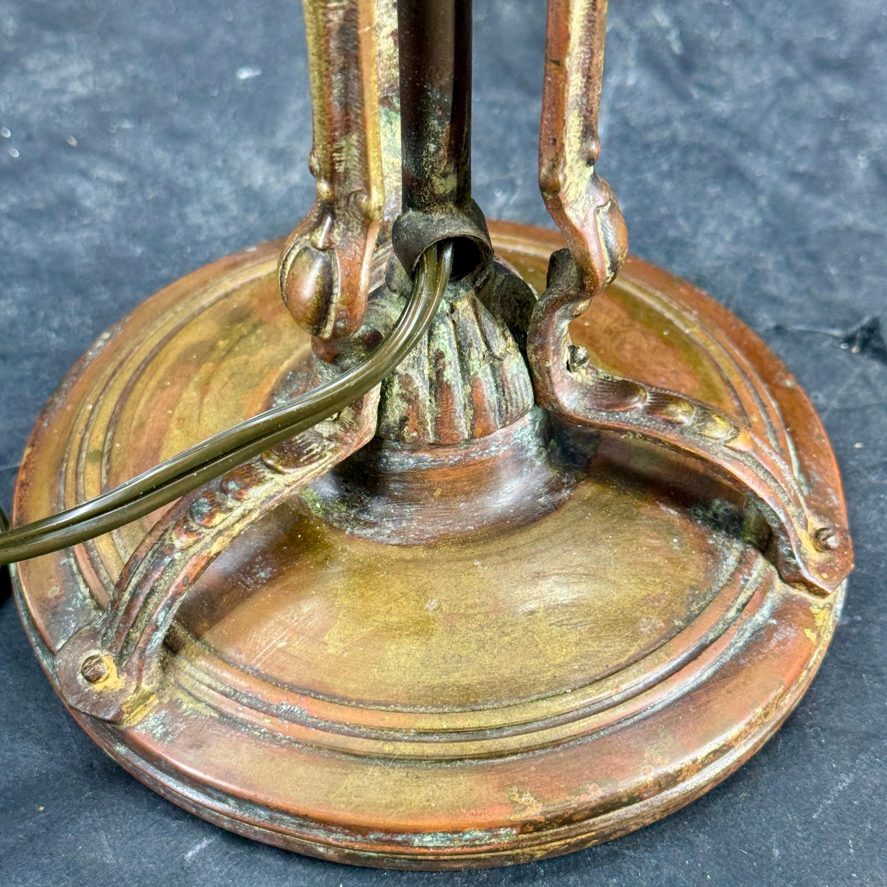 Fatto a mano Coppia di lampade da comodino Art Deco in rame del 1920 in vendita