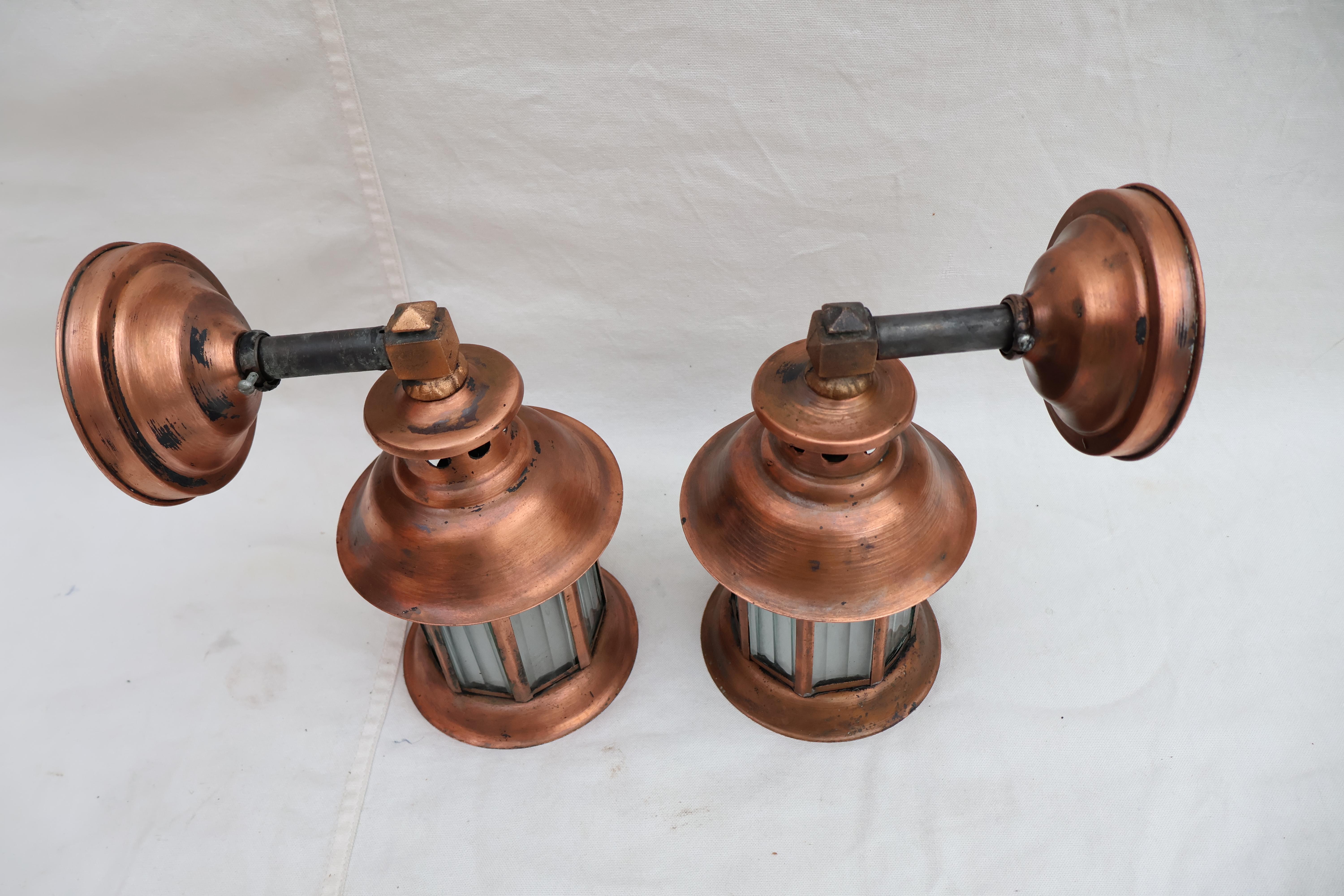 Americano Coppia di appliques da esterno/interno in rame degli anni '20 in vendita