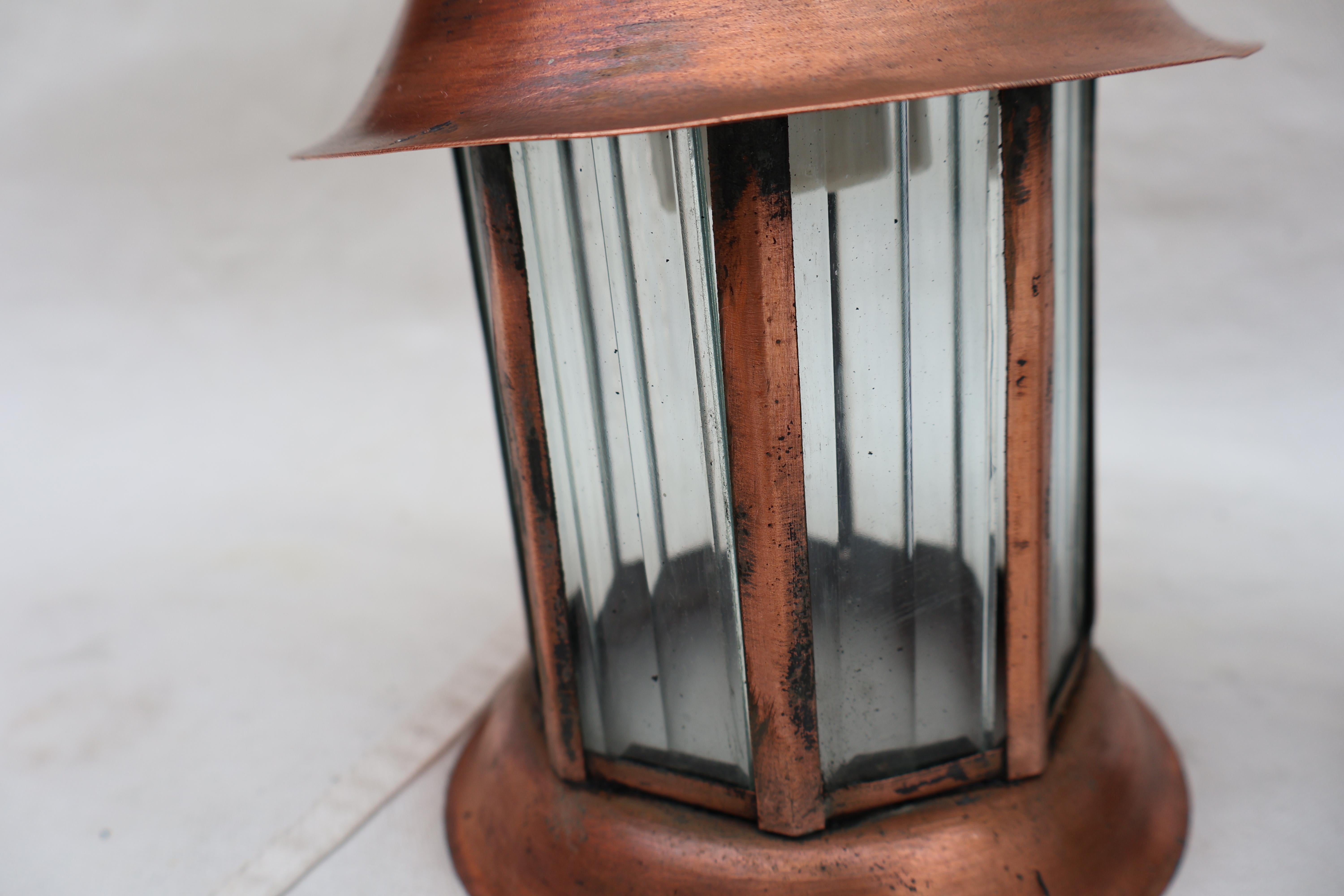 Inizio XX secolo Coppia di appliques da esterno/interno in rame degli anni '20 in vendita