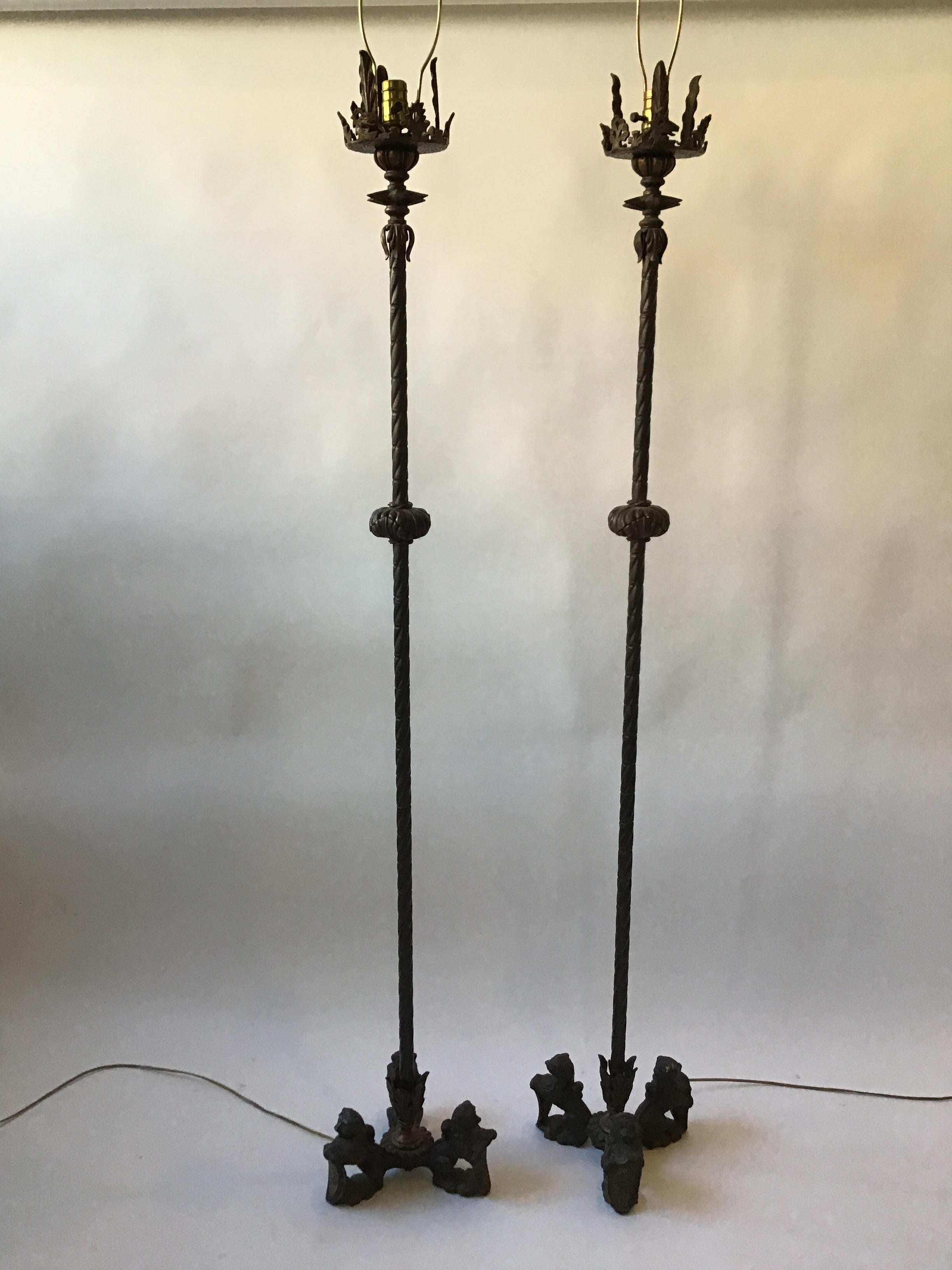 Pair of 1920s English Bronze Lion Floor Lamps In Good Condition In Tarrytown, NY