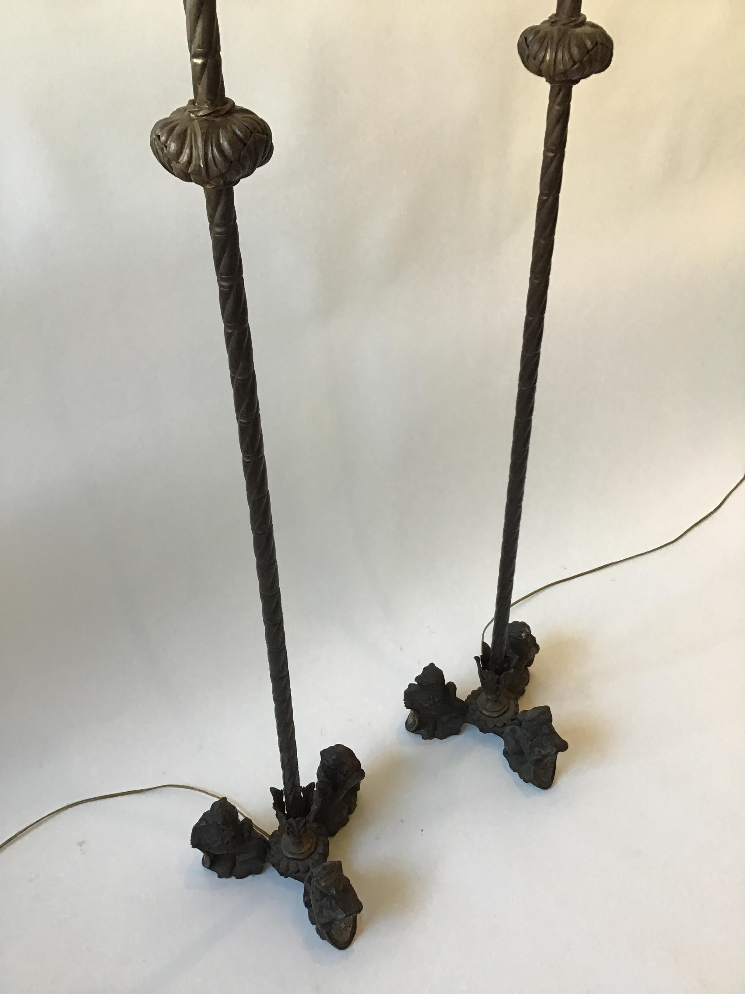 Early 20th Century Pair of 1920s English Bronze Lion Floor Lamps
